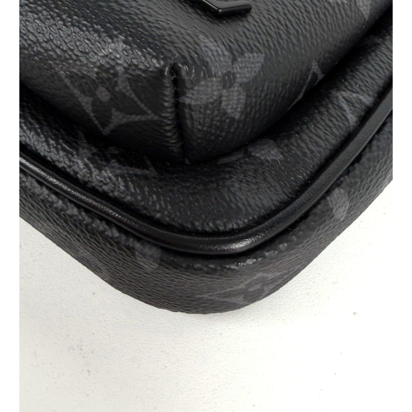 Louis Vuitton Avenue Slingbag PM in Black Monogram Eclipse Coated Canvas NFC E5
