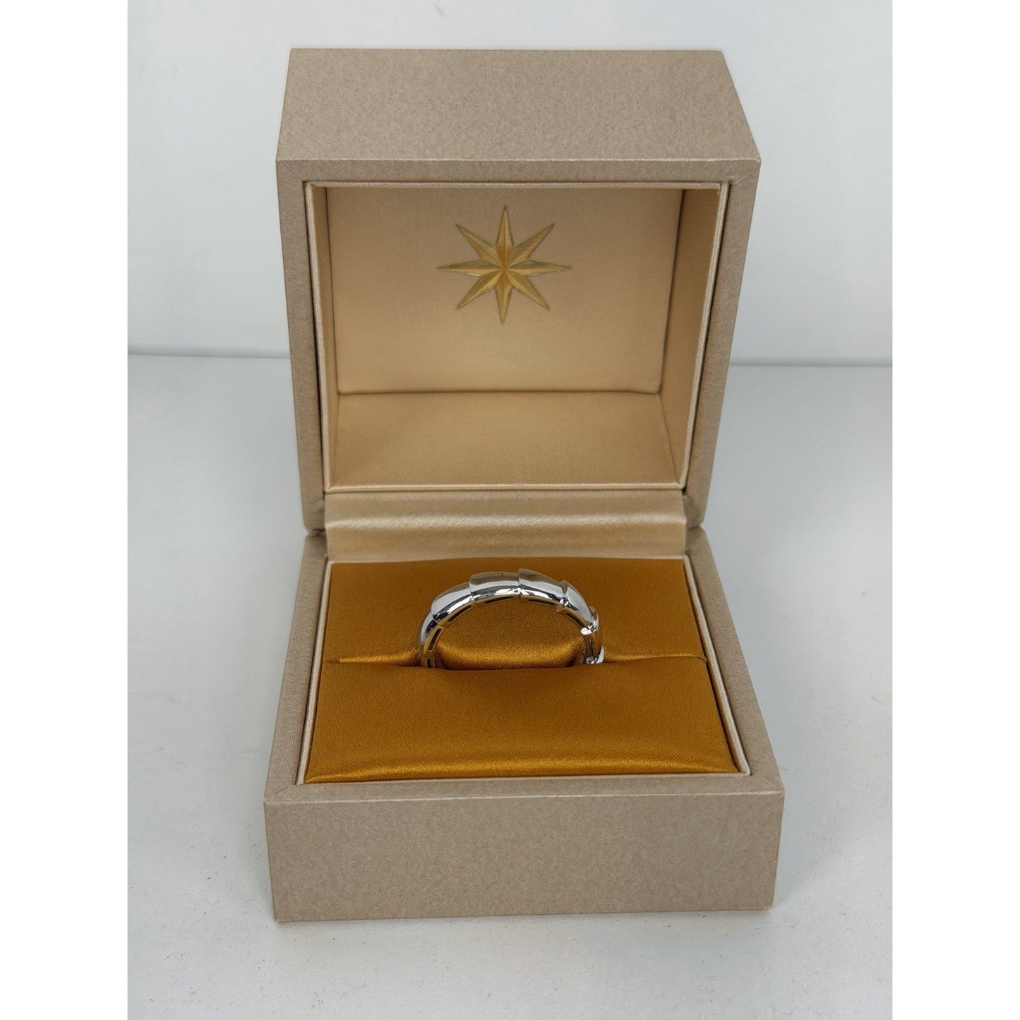 Bvlgari Serpenti Viper Band in 18k White Gold Size 62/US 10