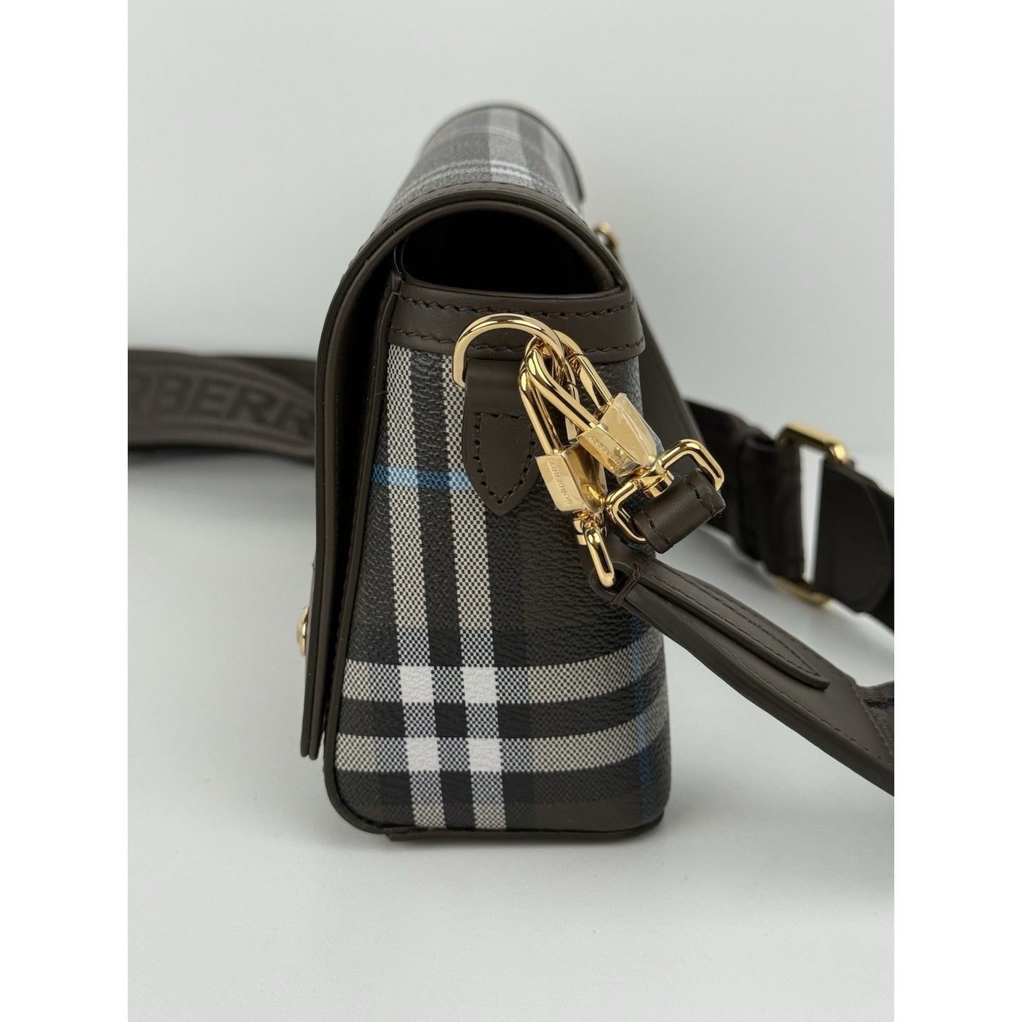 Burberry Top Handle Note Bag in Snug Dark Green Shoulder Bag