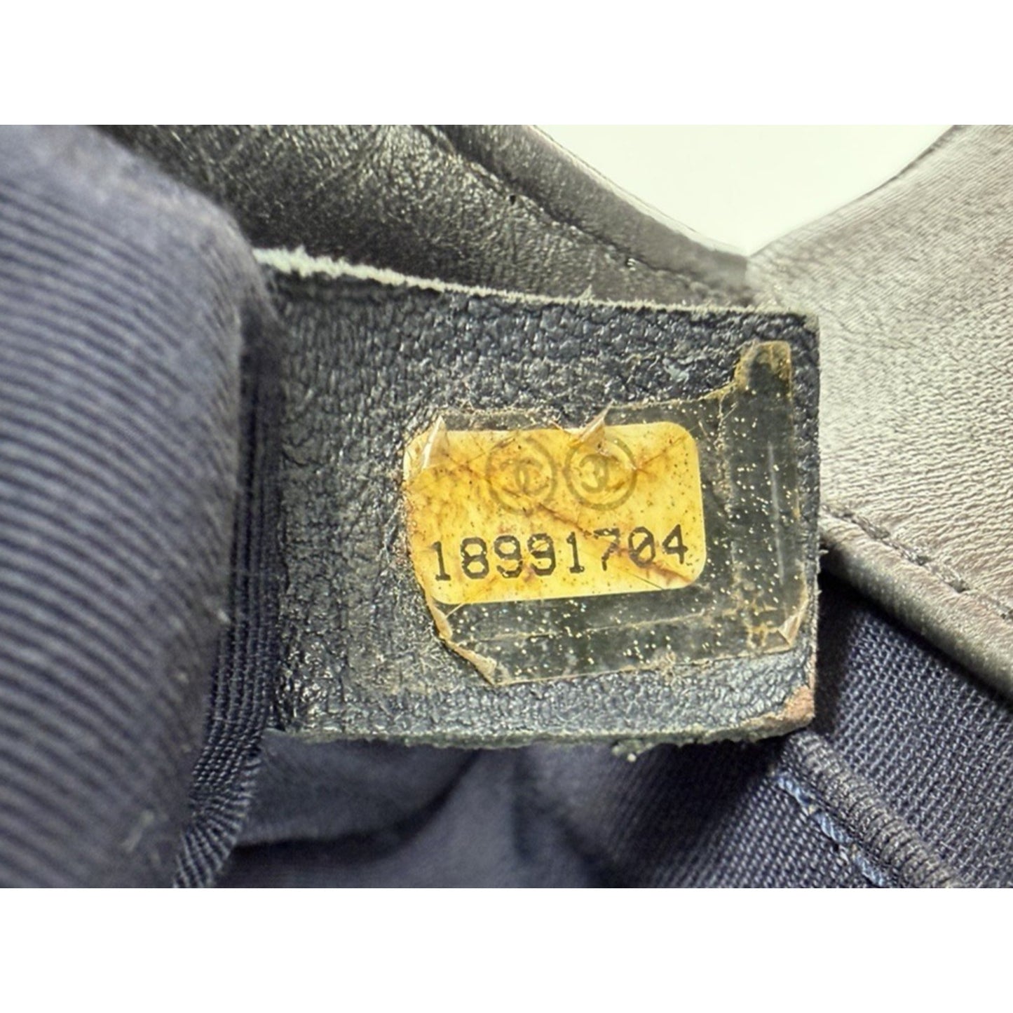 Chanel Medium Boy Flap Shoulder Bag in Grey Cube Embossed Leather 2013-2014 S
