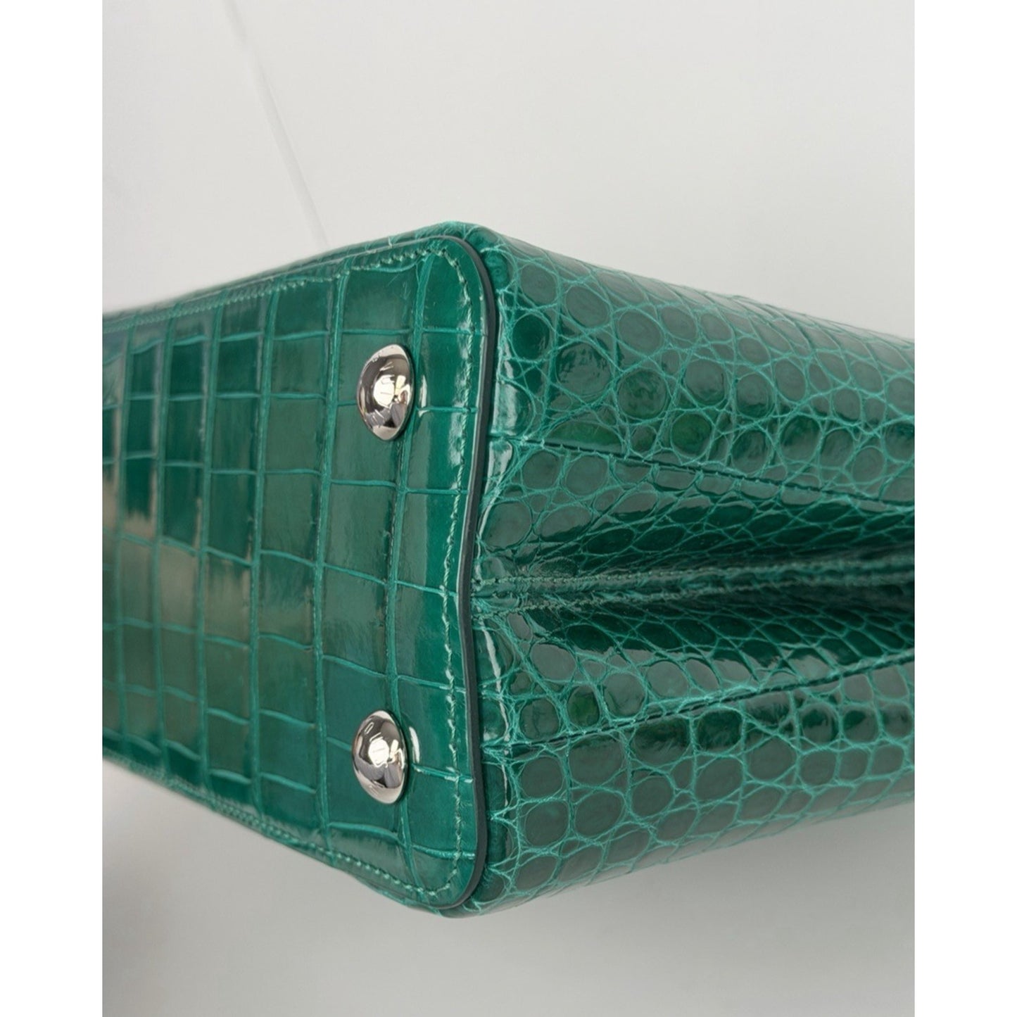Louis Vuitton Capucines Green MM Bag in Alligator Leather Microchipped E3