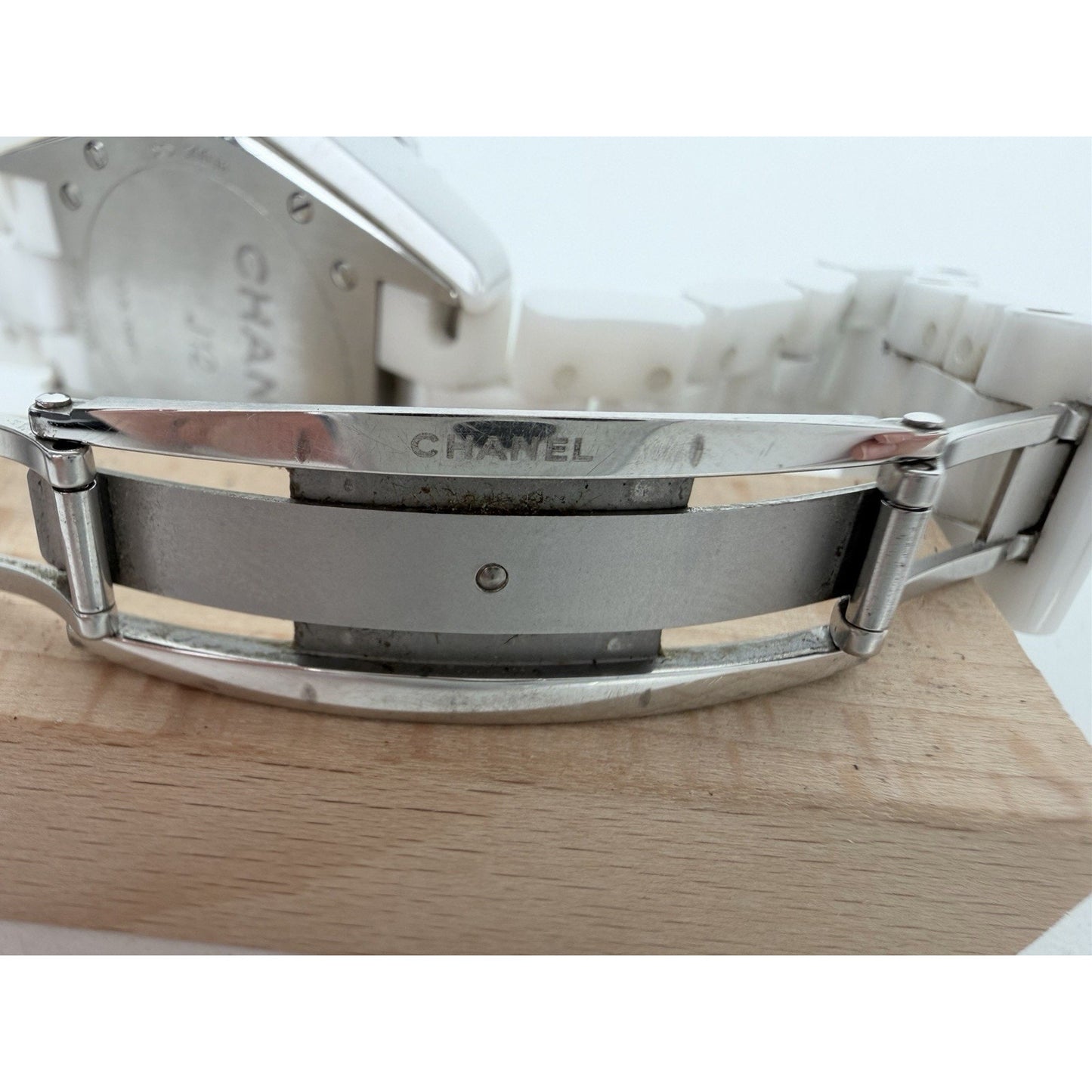 Chanel J12 Wristwatch 40mm in White High-Tech Ceramic with a Diamond-Set Dial