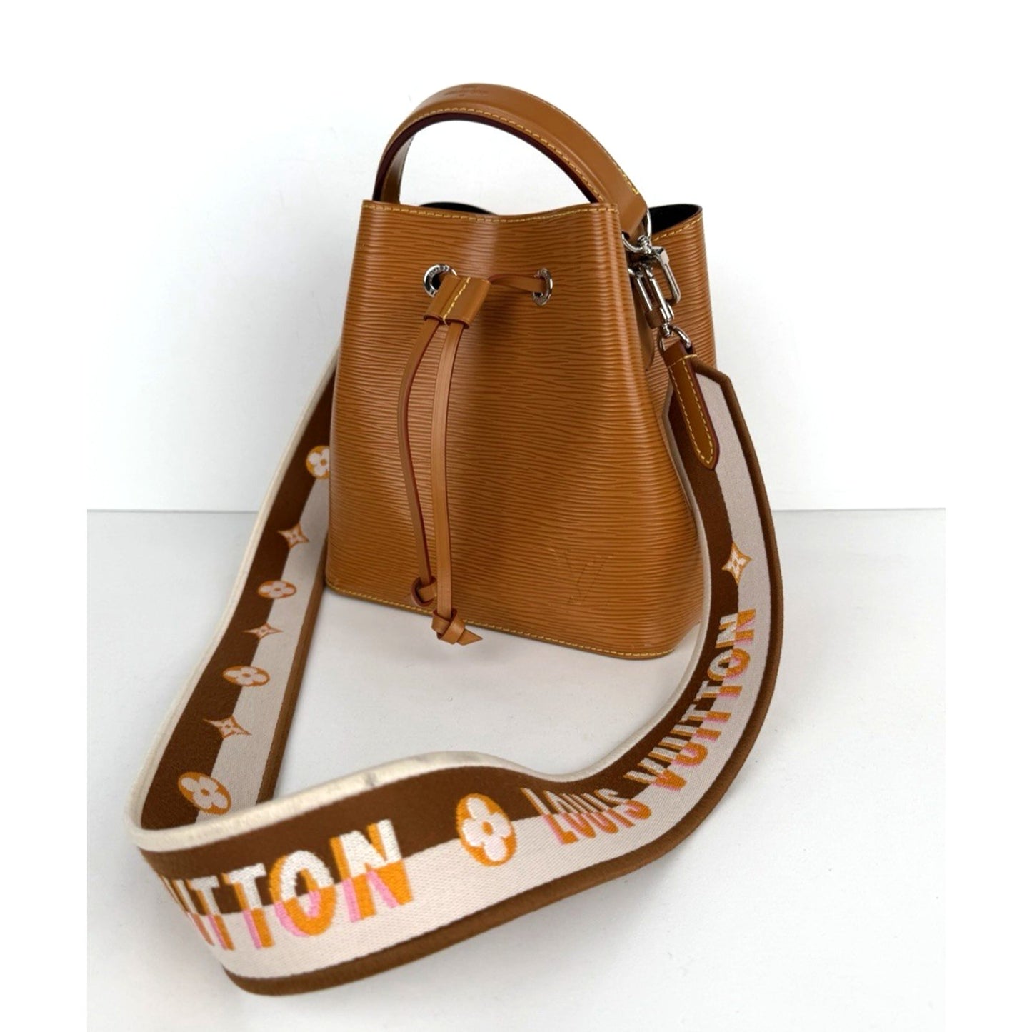 Louis Vuitton Neonoe Bucket Shoulder Bag BB in Gold Miel Epi Leather NFC C-7