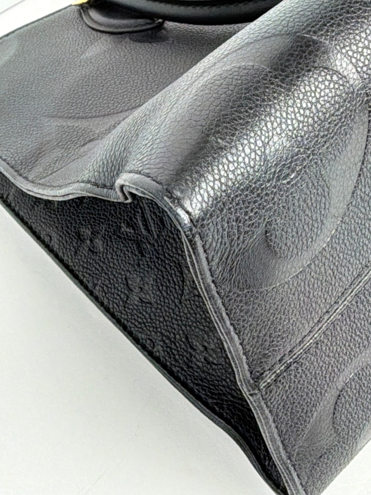 Louis Vuitton OnTheGo Tote Bag MM in Black Giant Monogram Empreinte Leather NFC YC5