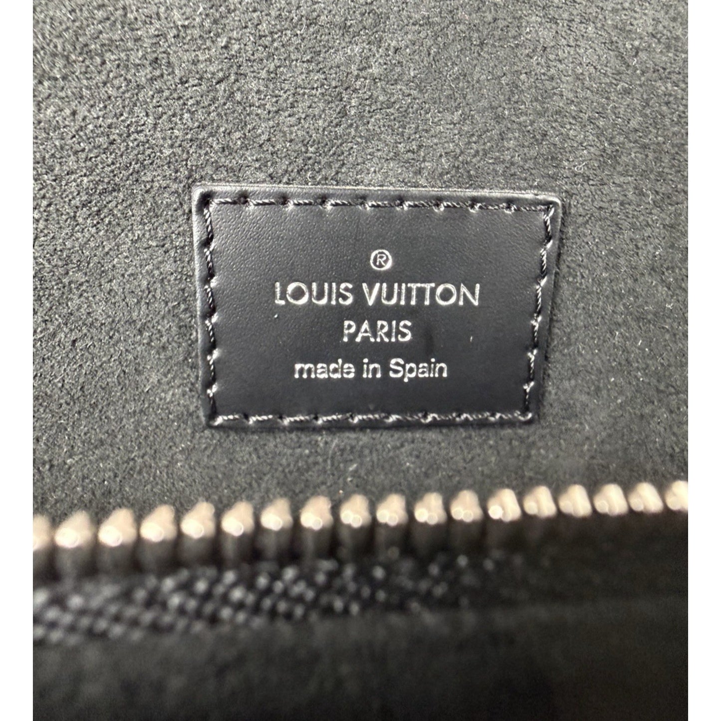 Louis Vuitton Cluny Shoulder Bag MM in Black Epi Leather 2018 B-6
