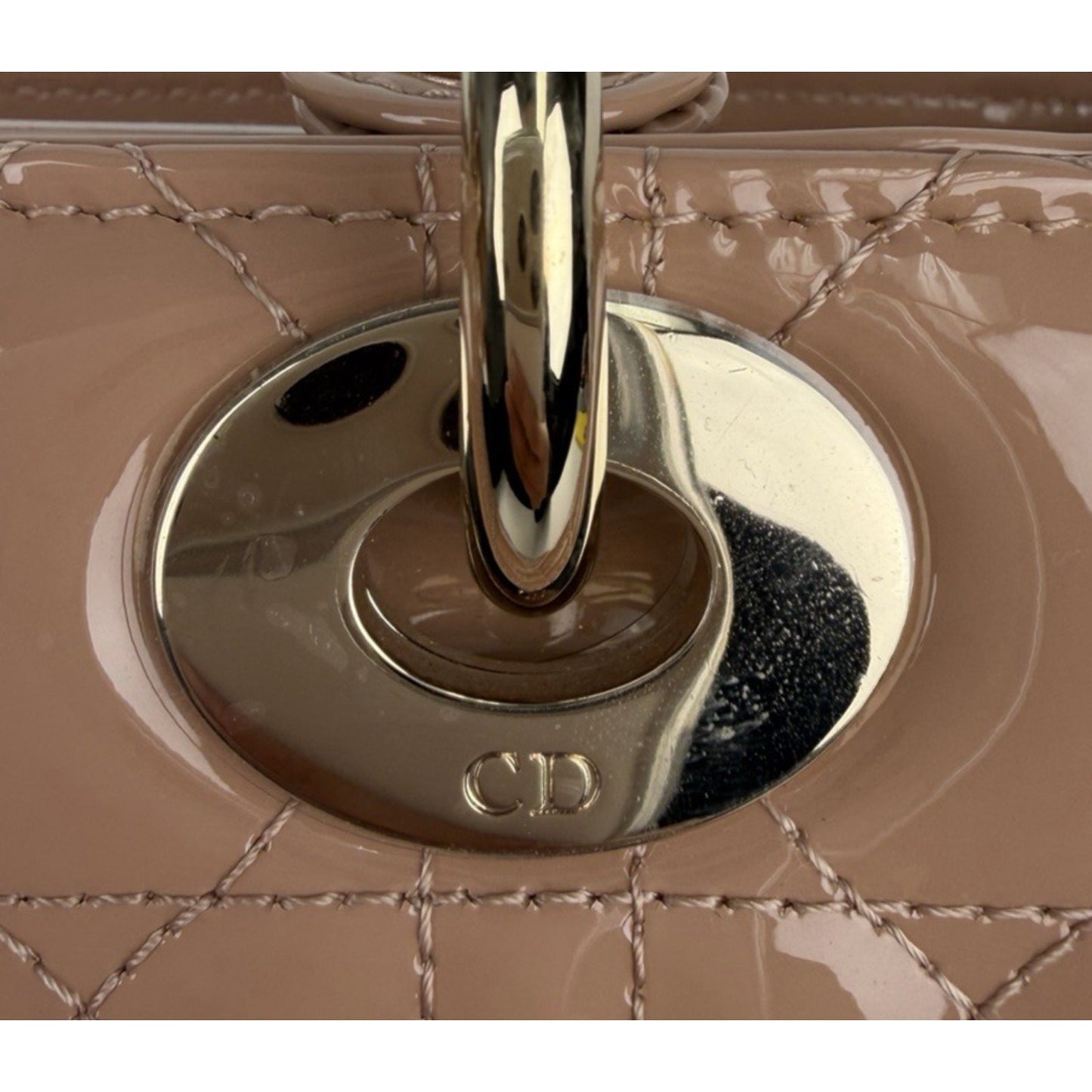 Christian Dior Lady Dior Medium Bag in Neutral High-Gloss Patent Leather D1