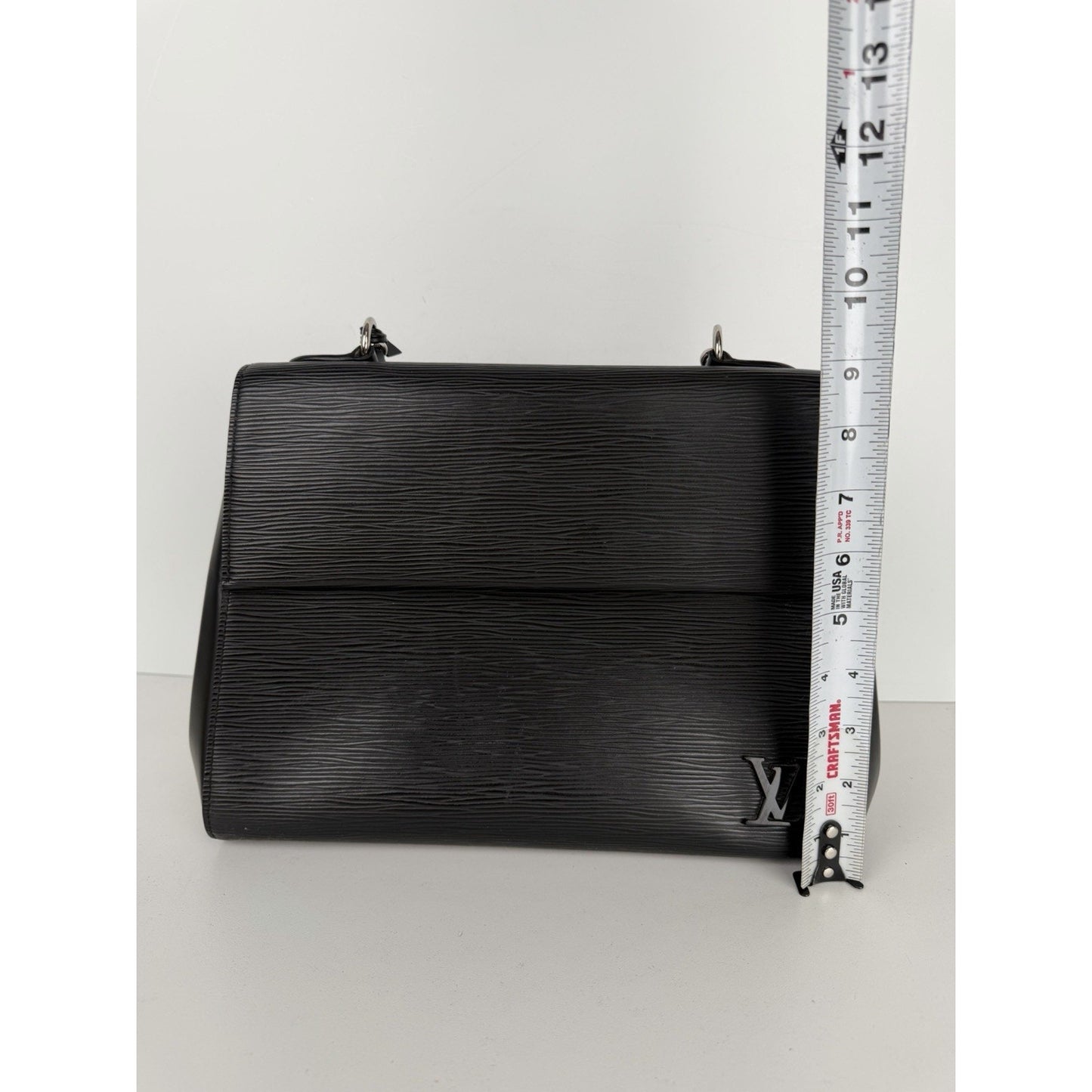 Louis Vuitton Cluny Shoulder Bag MM in Black Epi Leather 2018 B-6