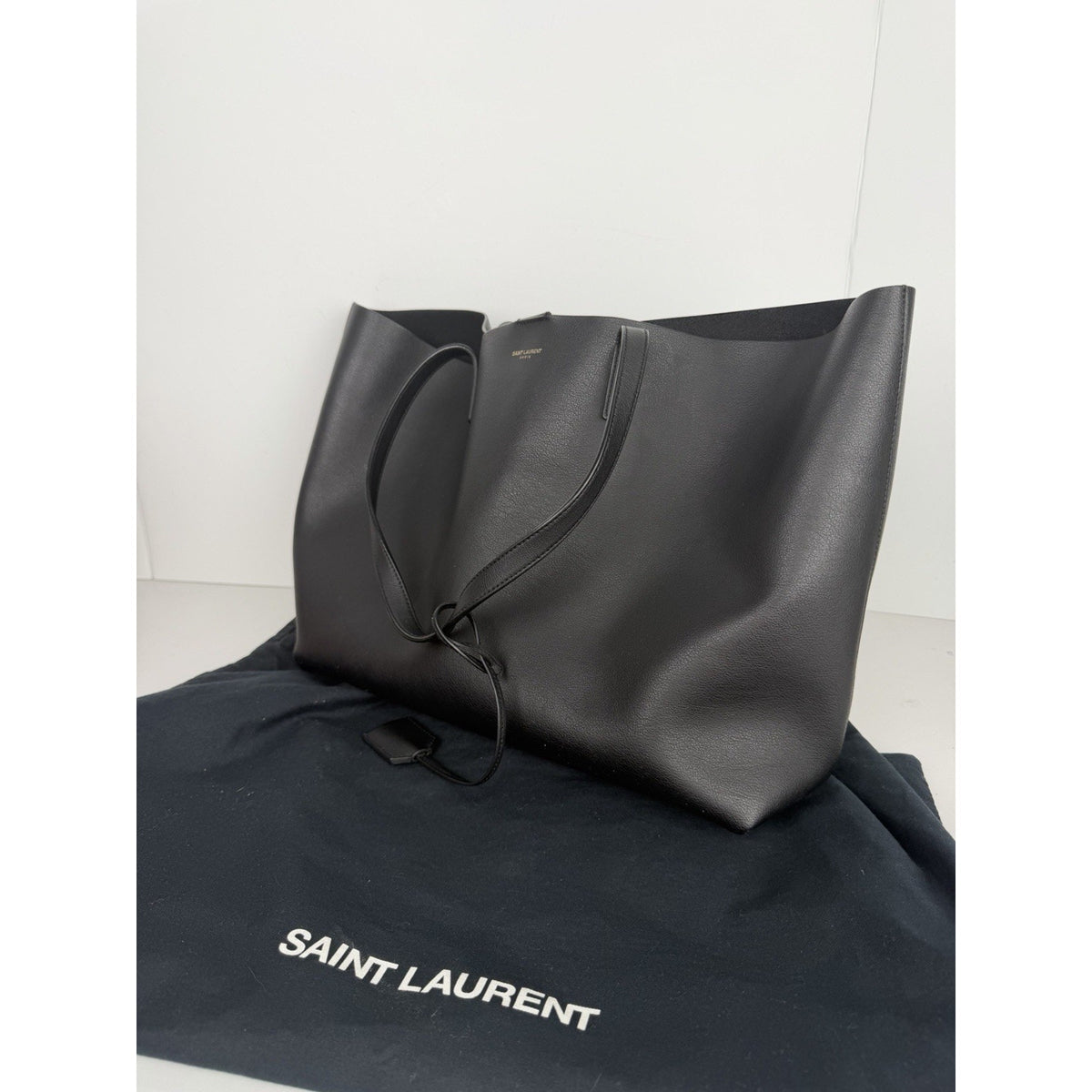 Saint Laurent E/W Shopping Tote Shoulder Bag in Black Leather With Pouch S-07