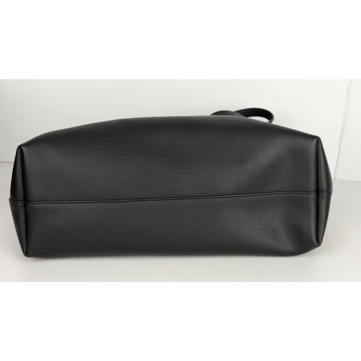 Saint Laurent E/W Shopping Tote Shoulder Bag in Black Leather With Pouch S-07
