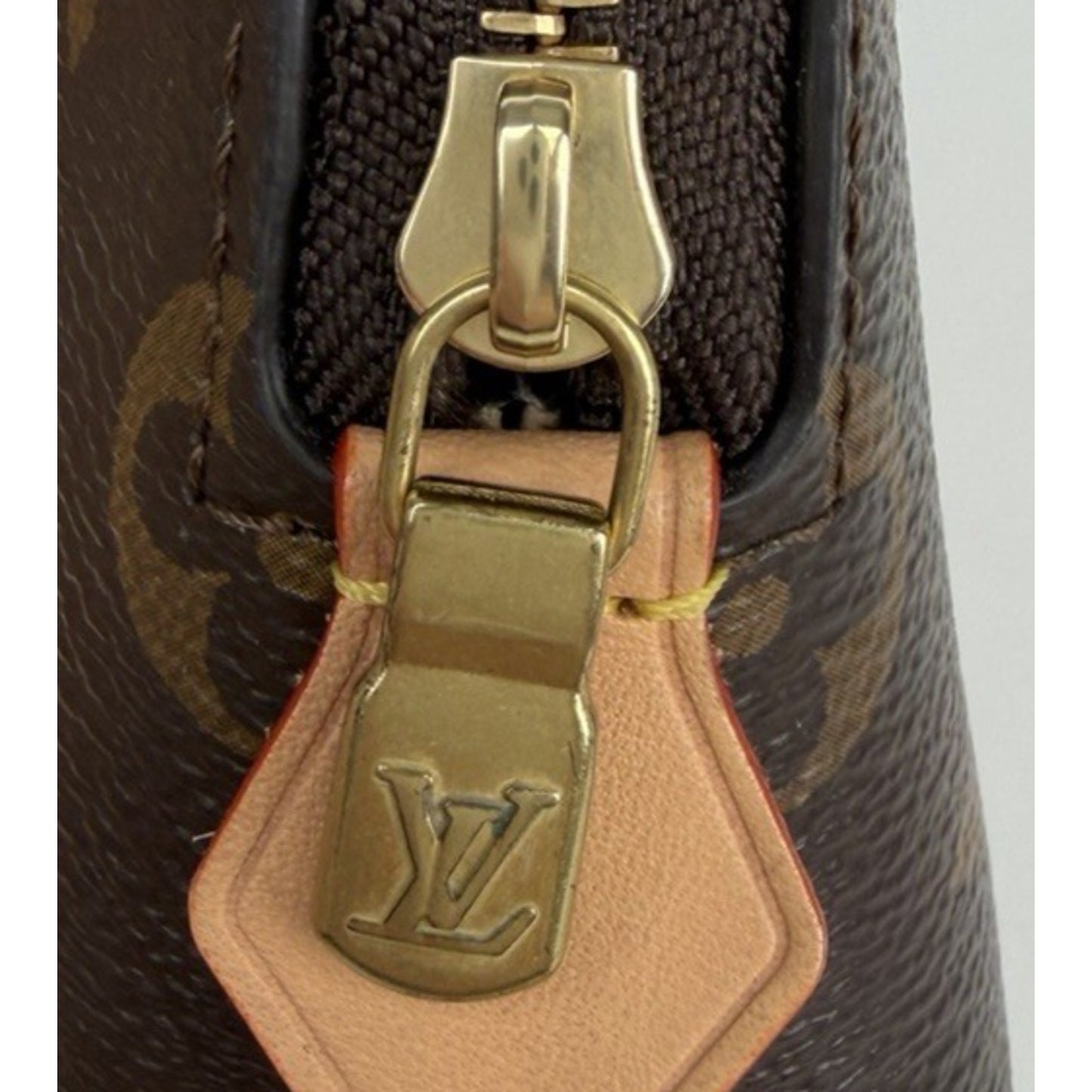 Louis Vuitton Monogram Cosmetic Pouch Bag MM in Coated Canvas 2023 S-07