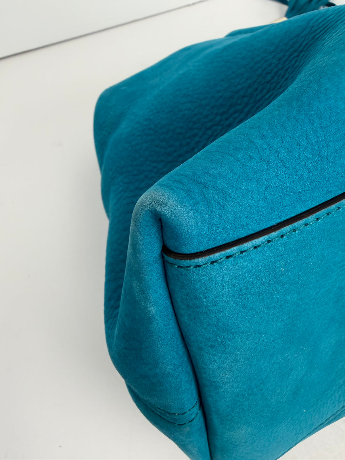 Gucci Soho Medium Chain Tote Shoulder Bag in Blue Leather YS23