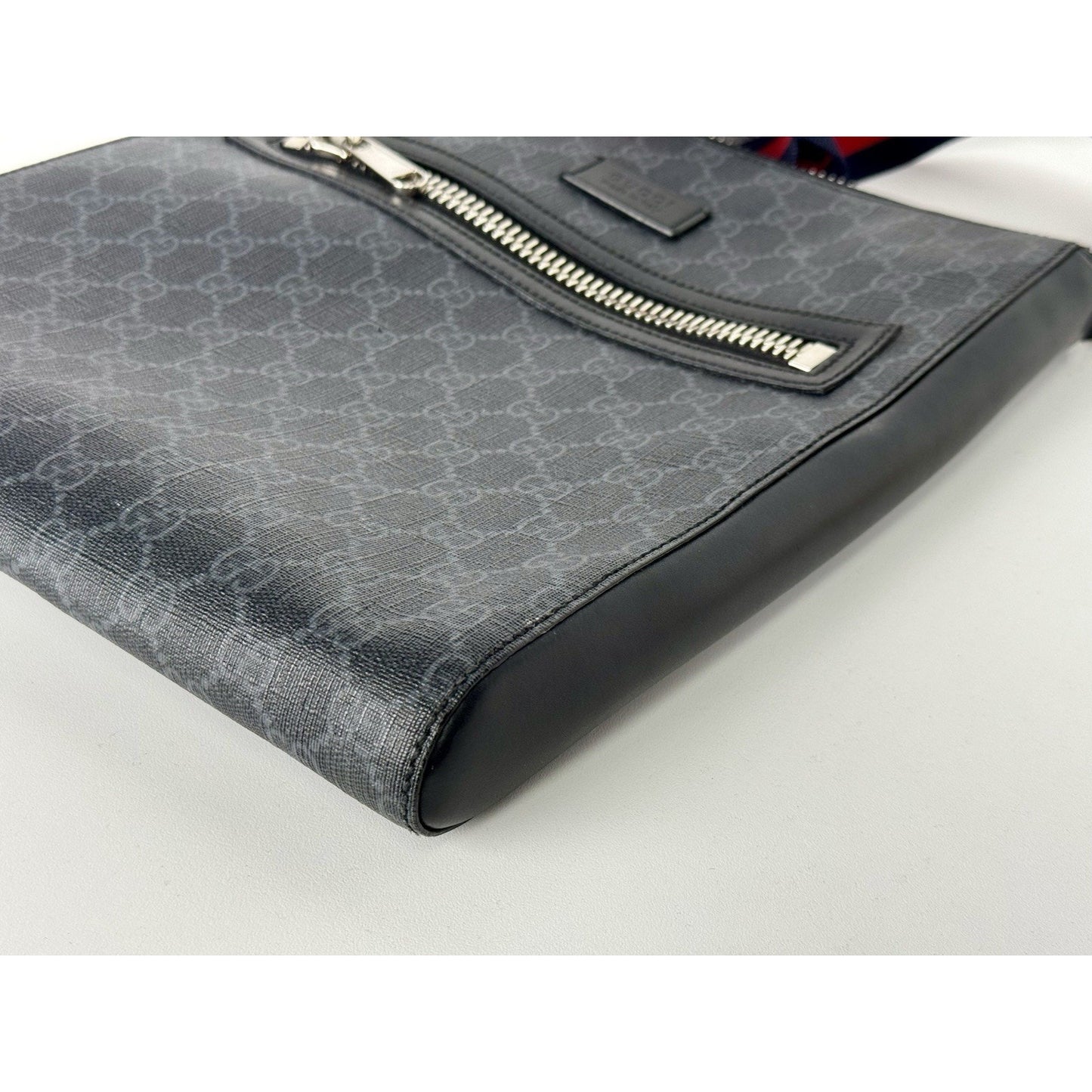 Gucci GG Supreme Gray Canvas Messenger Bag with Black Trim B-2