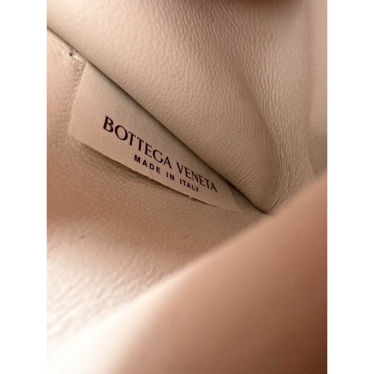 Bottega Veneta Padded Chain Cassette Bag Medium in White Intrecciato Leather S