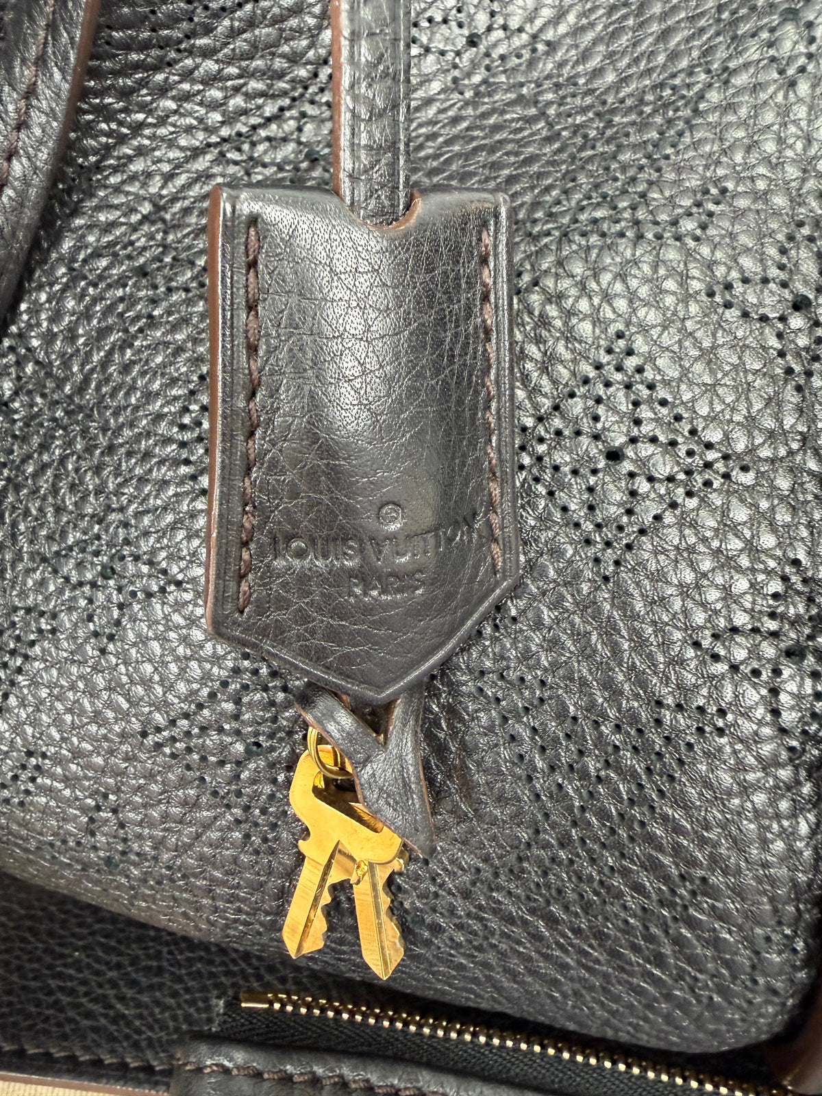 Louis Vuitton Monogram Mahina Selene MM Shoulder Bag in Black Leather YC1
