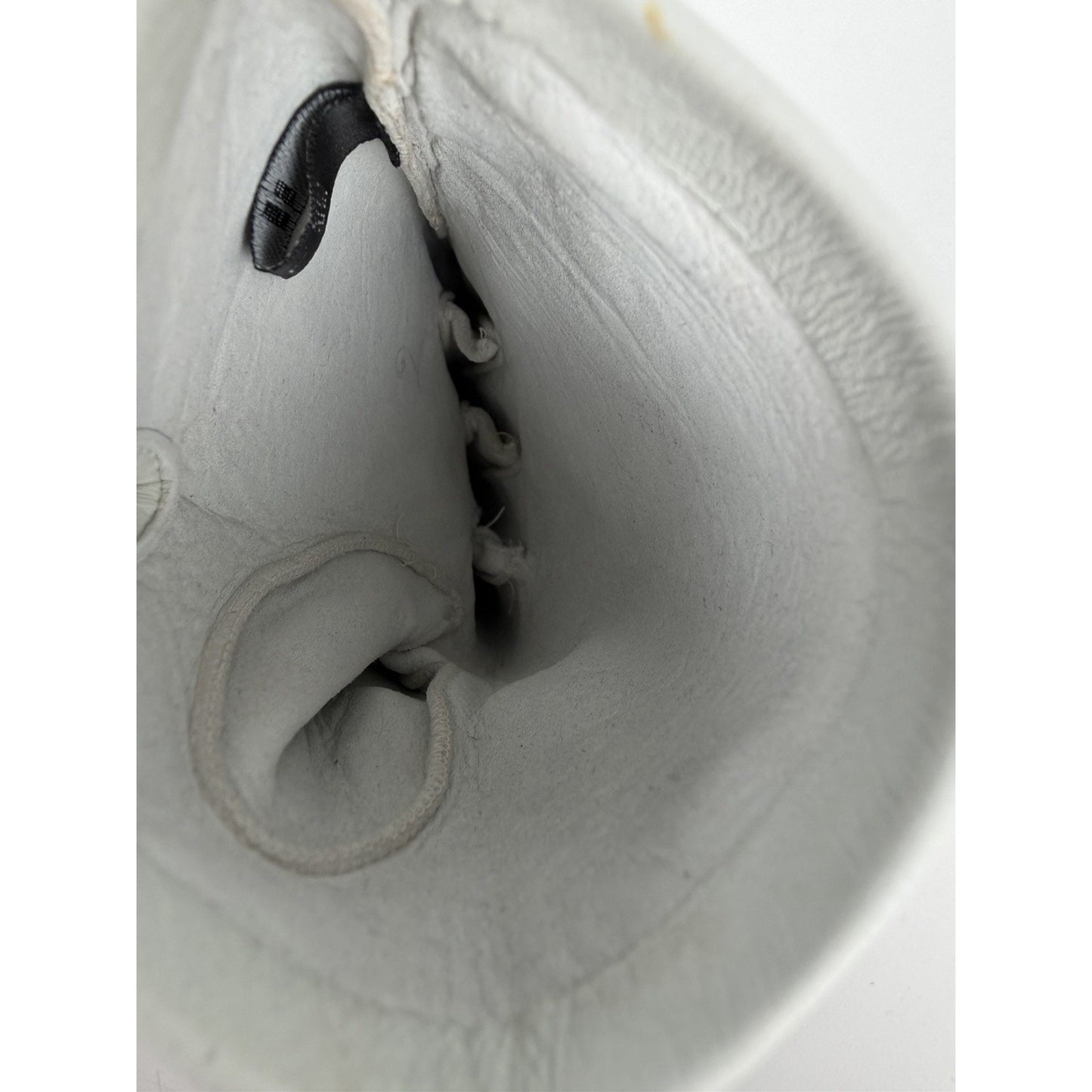 The Row Lorella Nappa Leather Gloves in White (L Size) S07