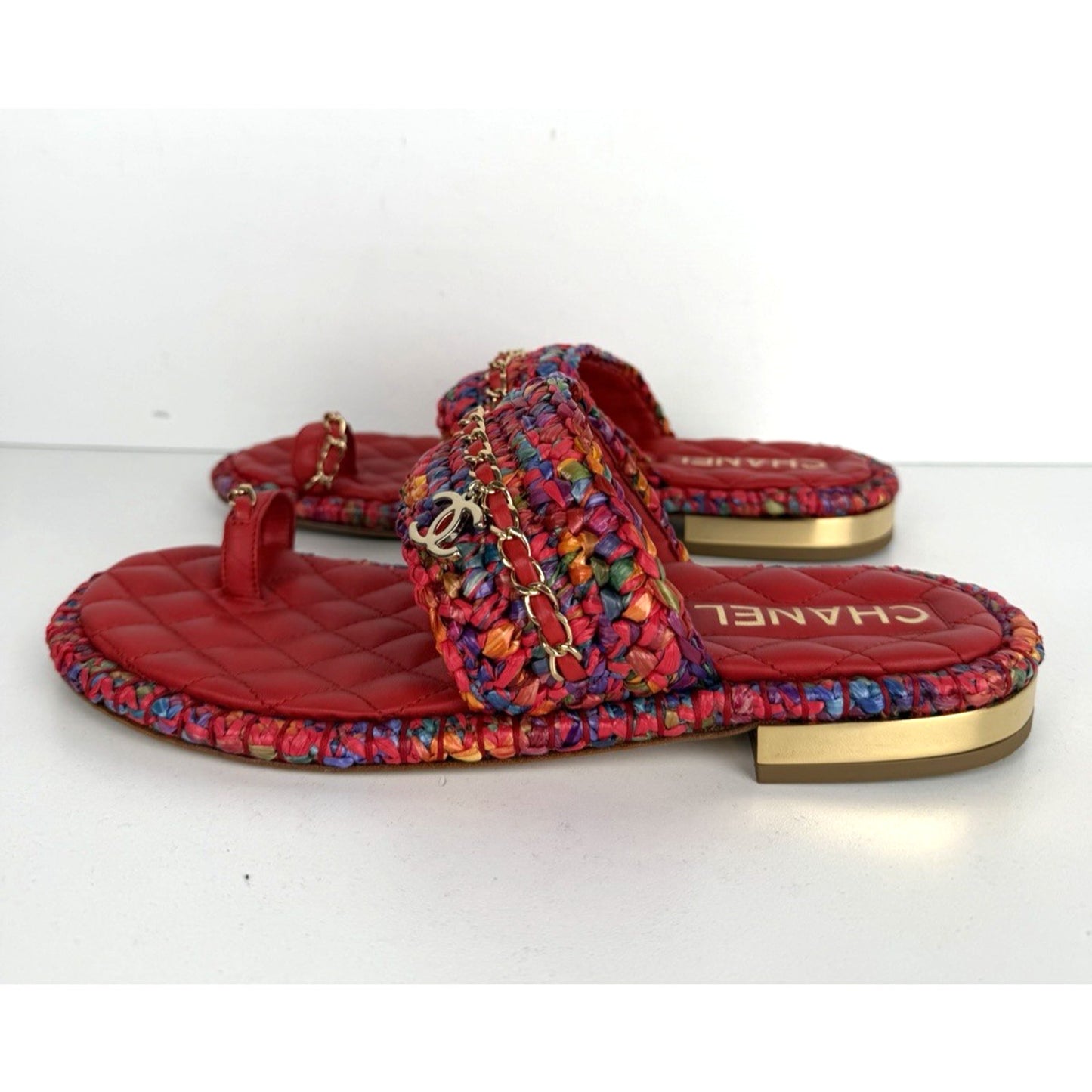 Chanel 20S CC Toe Ring Flat Sandals Multicolor Raffia & Red Leather Chain US 8