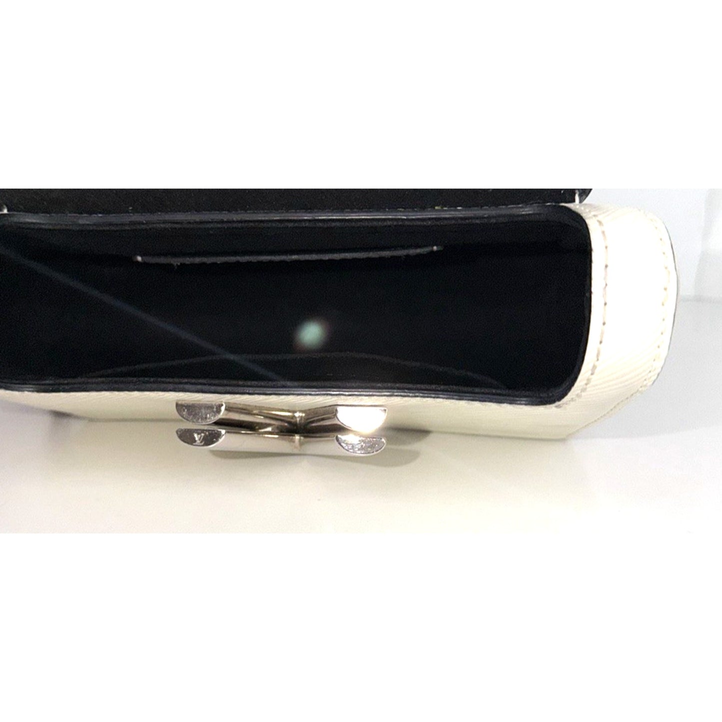 Louis Vuitton Twist PM Shoulder Bag in White Epi Leather Silver-Tone Hardware B5