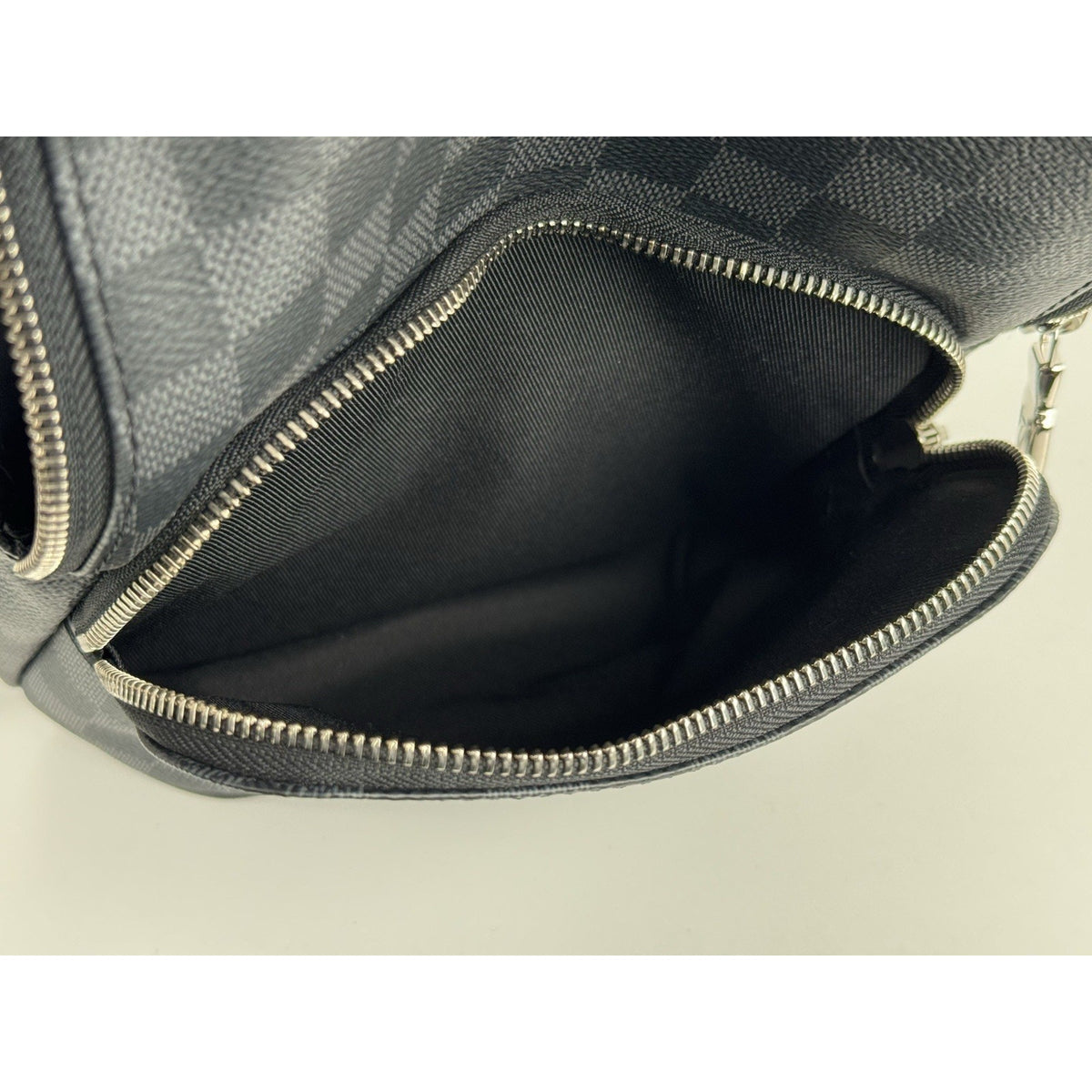 Louis Vuitton Avenue Sling Bag Damier Graphite Canvas D-2
