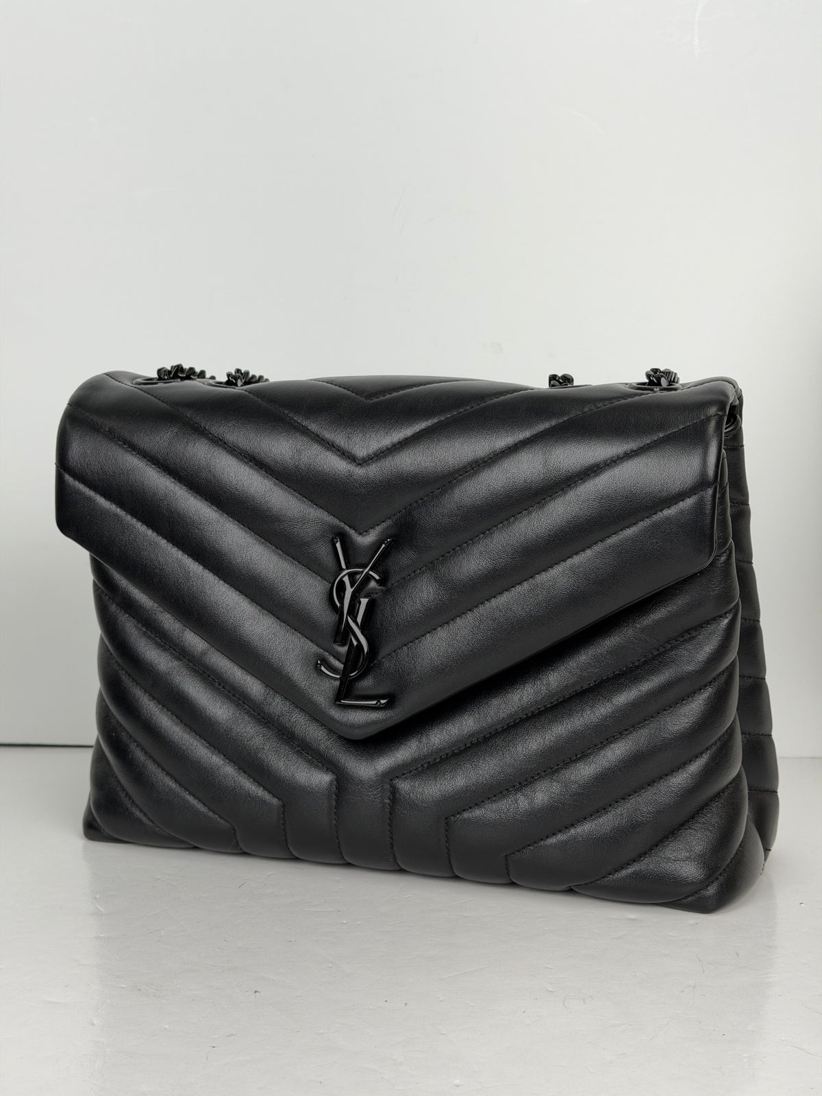 Saint Laurent Loulou Shoulder Bag Medium in Black Leather YD7