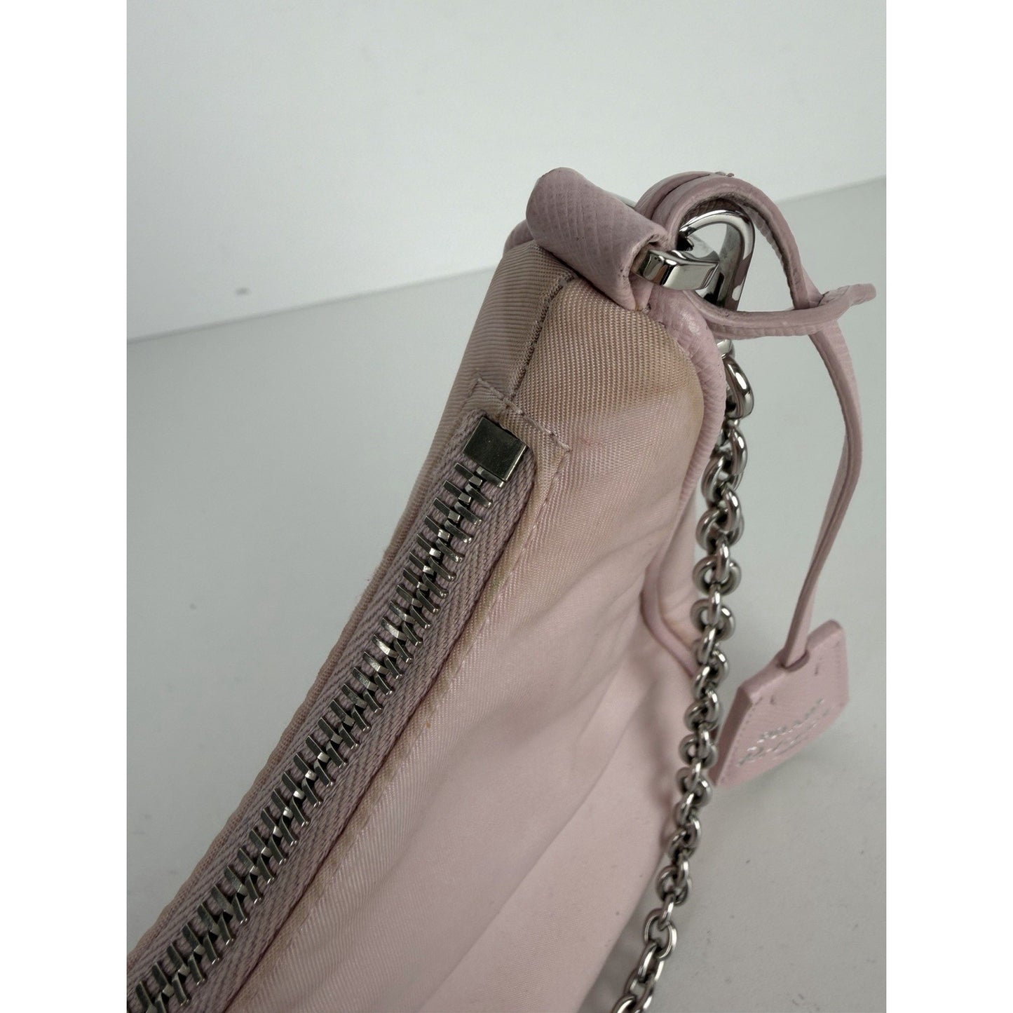 Prada Tessuto Re-Edition 2005 Shoulder Bag in Light Pink Nylon S08