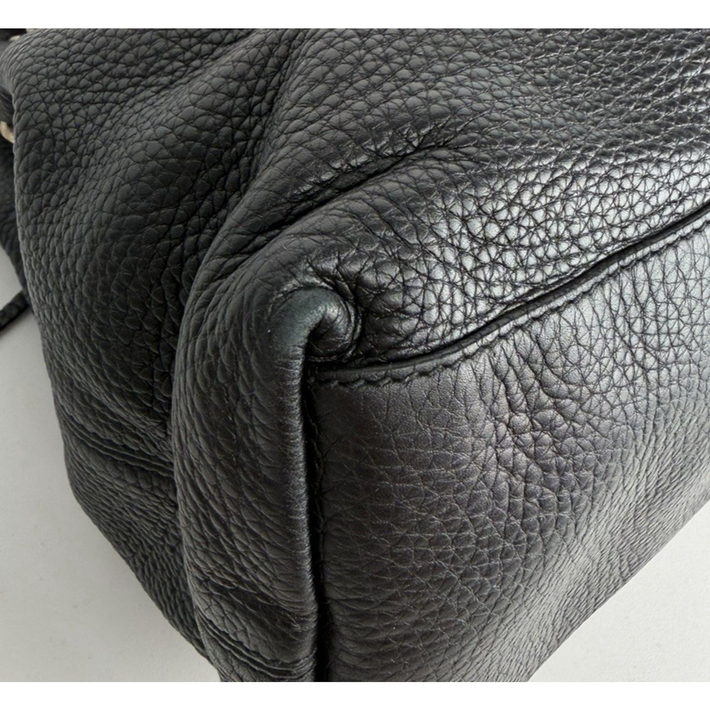 Gucci Soho Chain Shoulder Medium Bag in Black Pebbled Leather with Tassel S-06