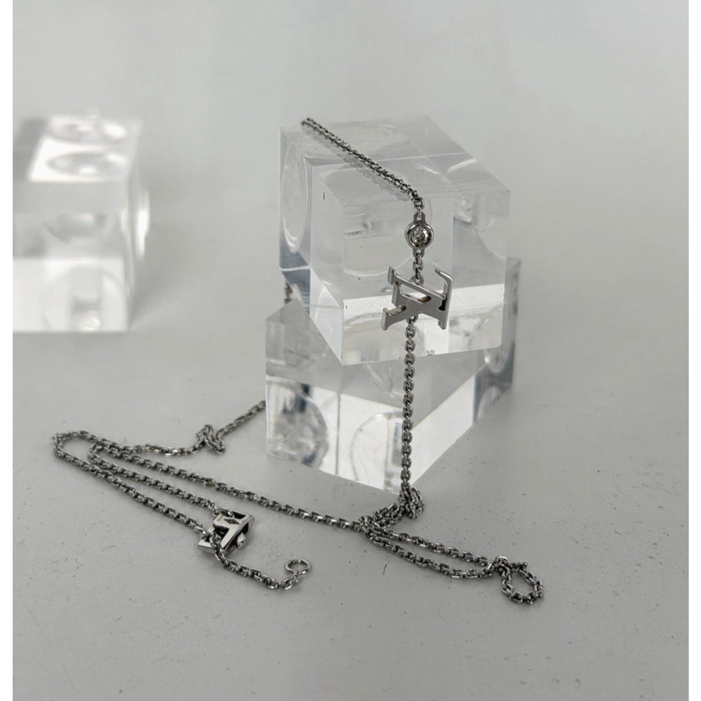 Louis Vuitton Idylle Blossom Pendant Necklace 18K White Gold with Diamond
