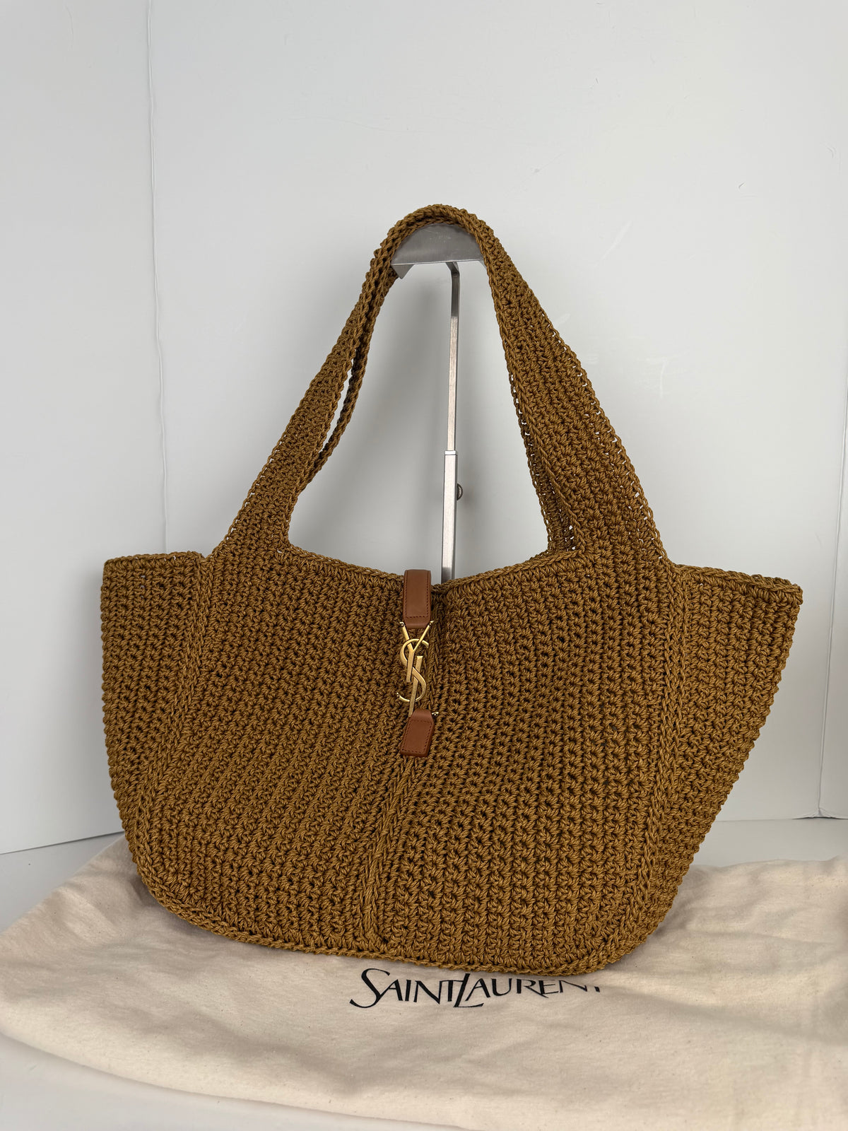 Saint Laurent Le 5 A 7 Bea Woven Medium Tote in Woven Raffia YF5