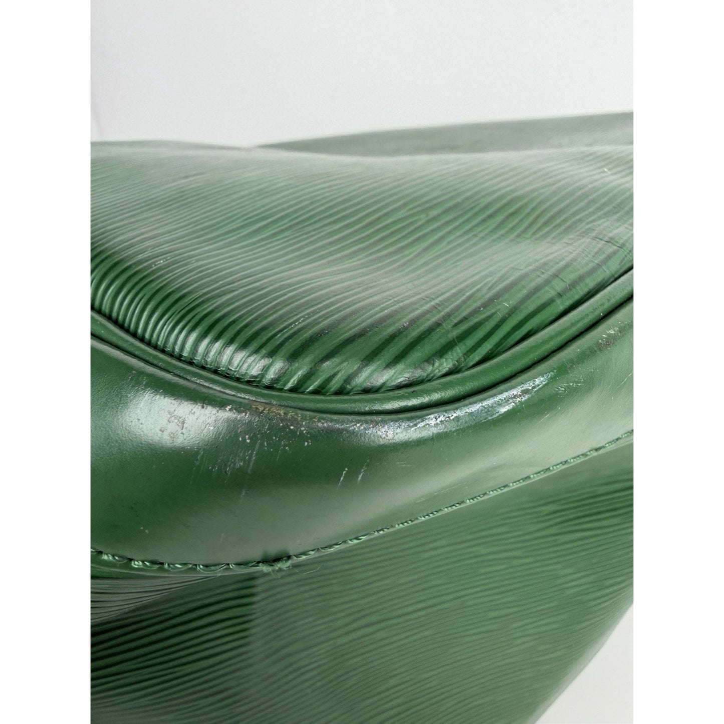 Louis Vuitton NeoNoe Shoulder Bag MM in Green Epi Leather 2013 S