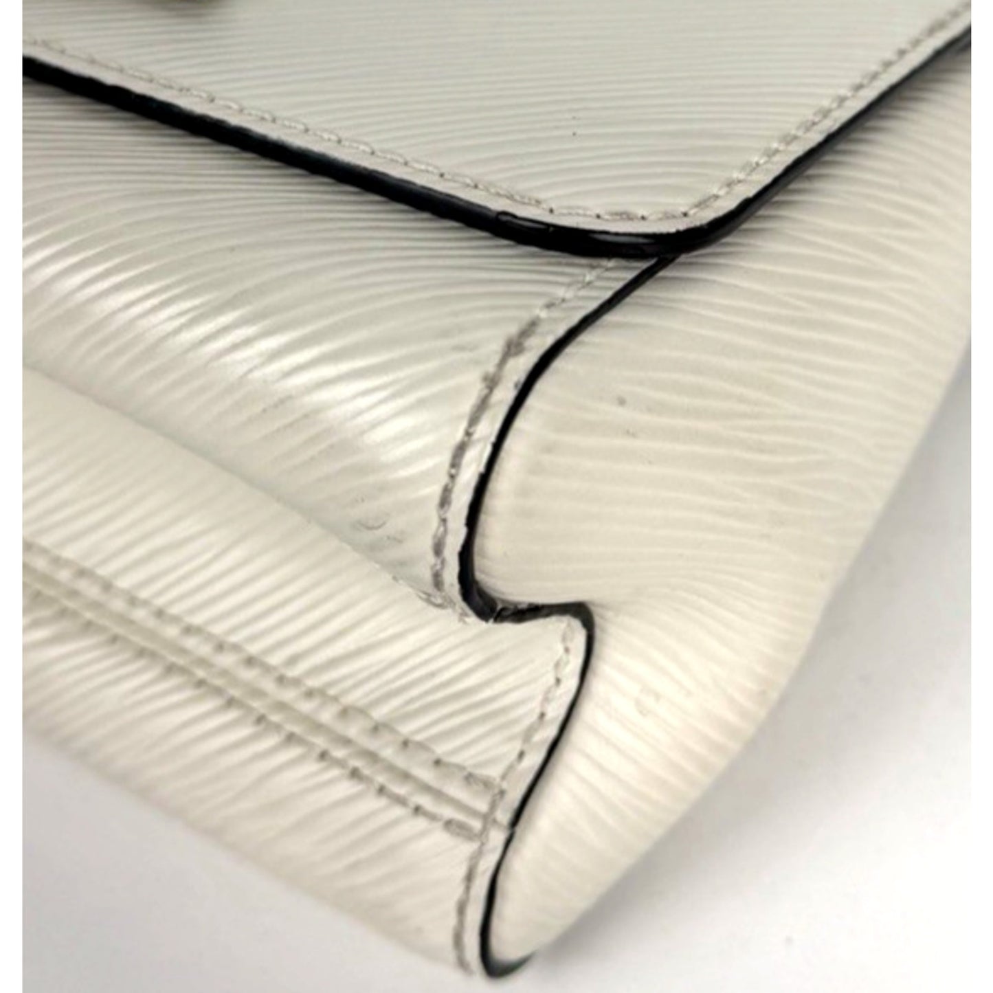 Louis Vuitton Twist PM Shoulder Bag in White Epi Leather Silver-Tone Hardware B5