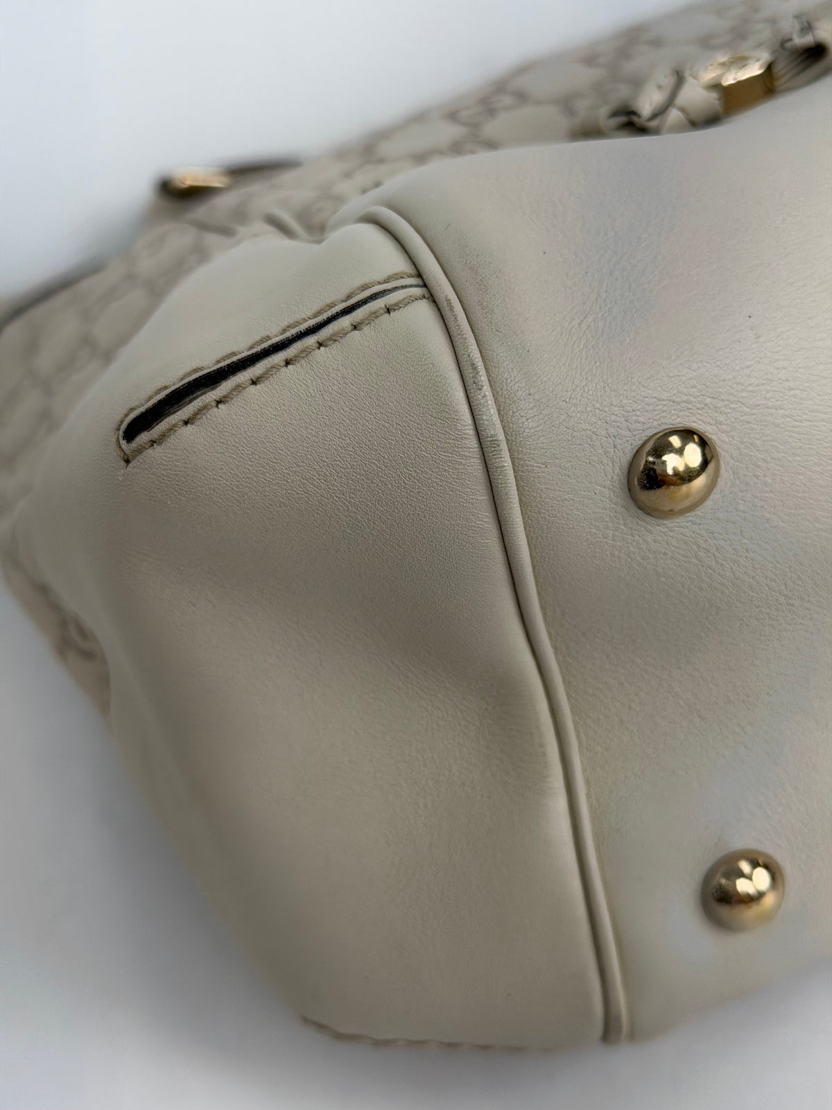Gucci Mayfair Tote Bag in Off-White Guccissima Monogram Leather YU-3