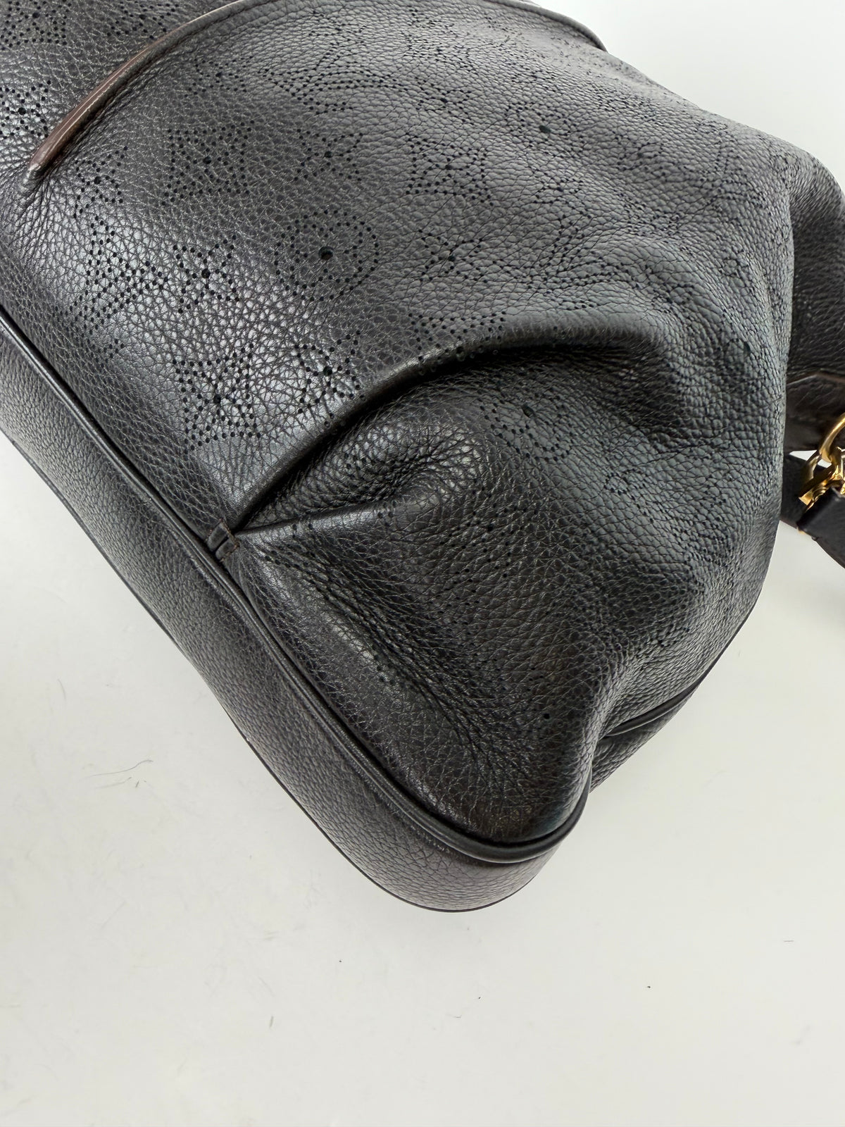 Louis Vuitton Monogram Mahina Selene MM Shoulder Bag in Black Leather YC1