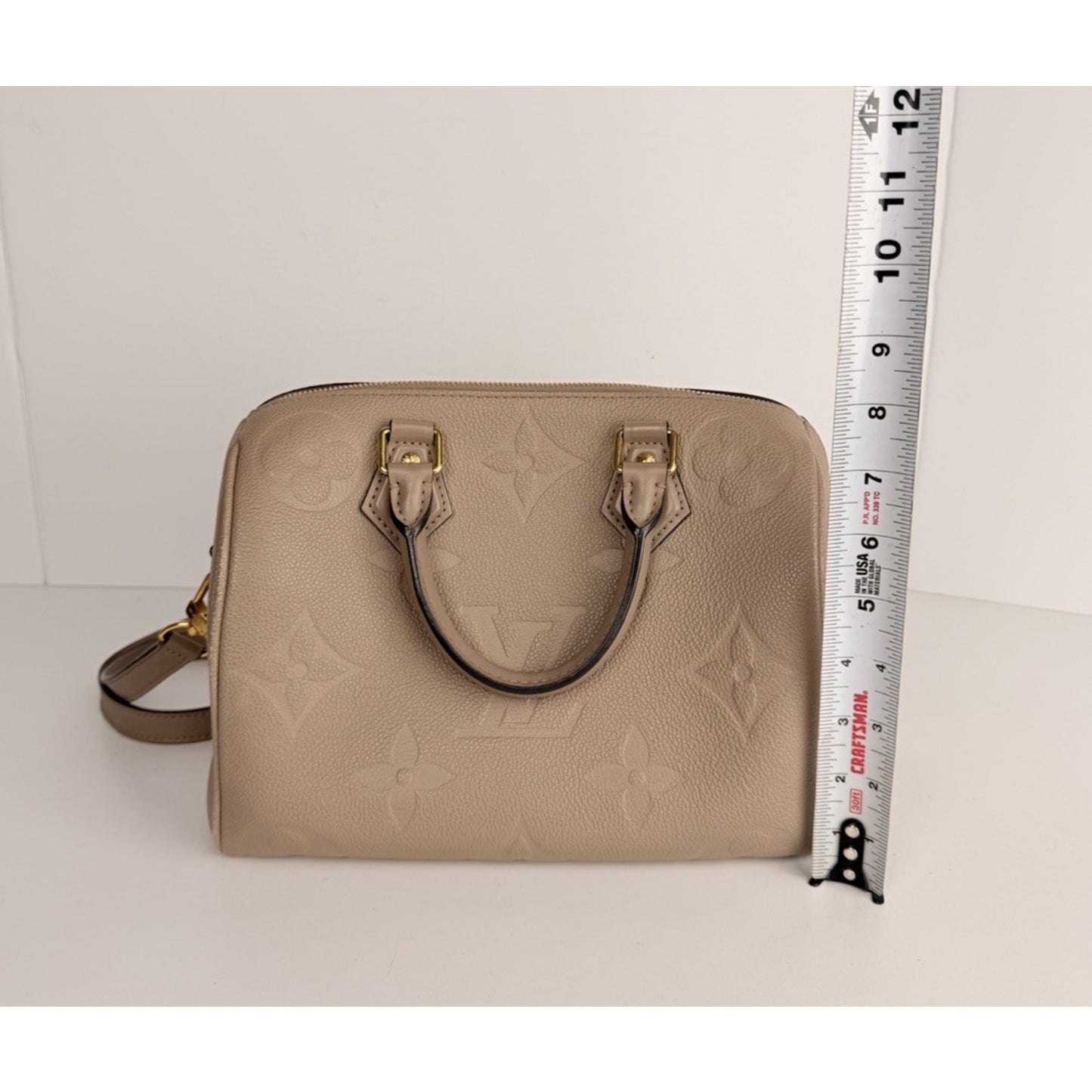 Louis Vuitton Speedy Bandouliere 25 Bag in Tourterelle Monogram Leather NFC C3