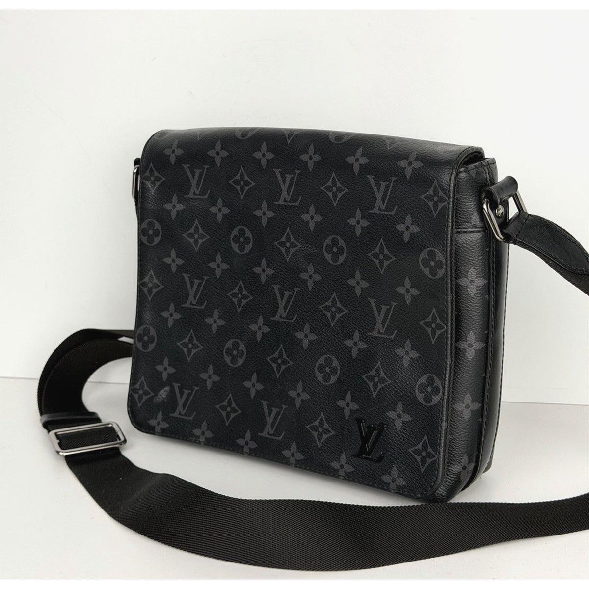 Louis Vuitton District PM Messenger Bag in Monogram Eclipse Canvas 2021 S11