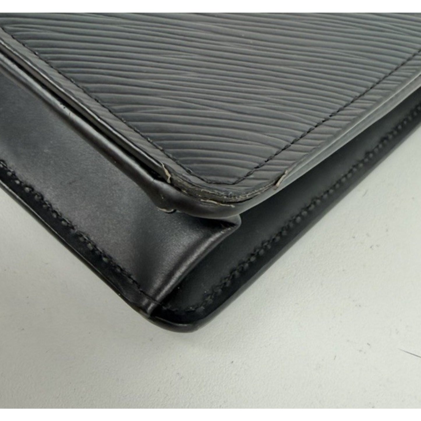Louis Vuitton Twist Belt Wallet Bag on Chain Black Textured Epi Leather NFC S11