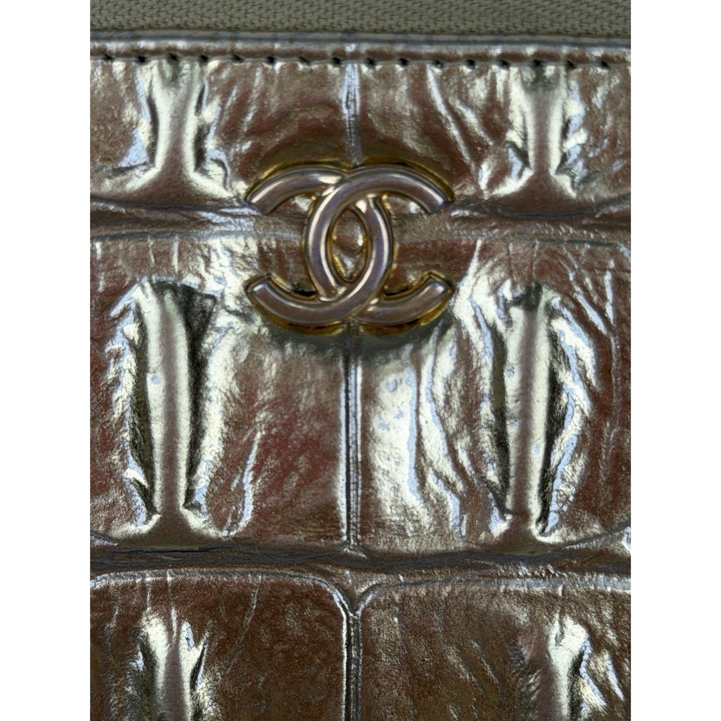 CHANEL Metallic Crocodile Embossed Calfskin Medium O Case Clutch (2019)