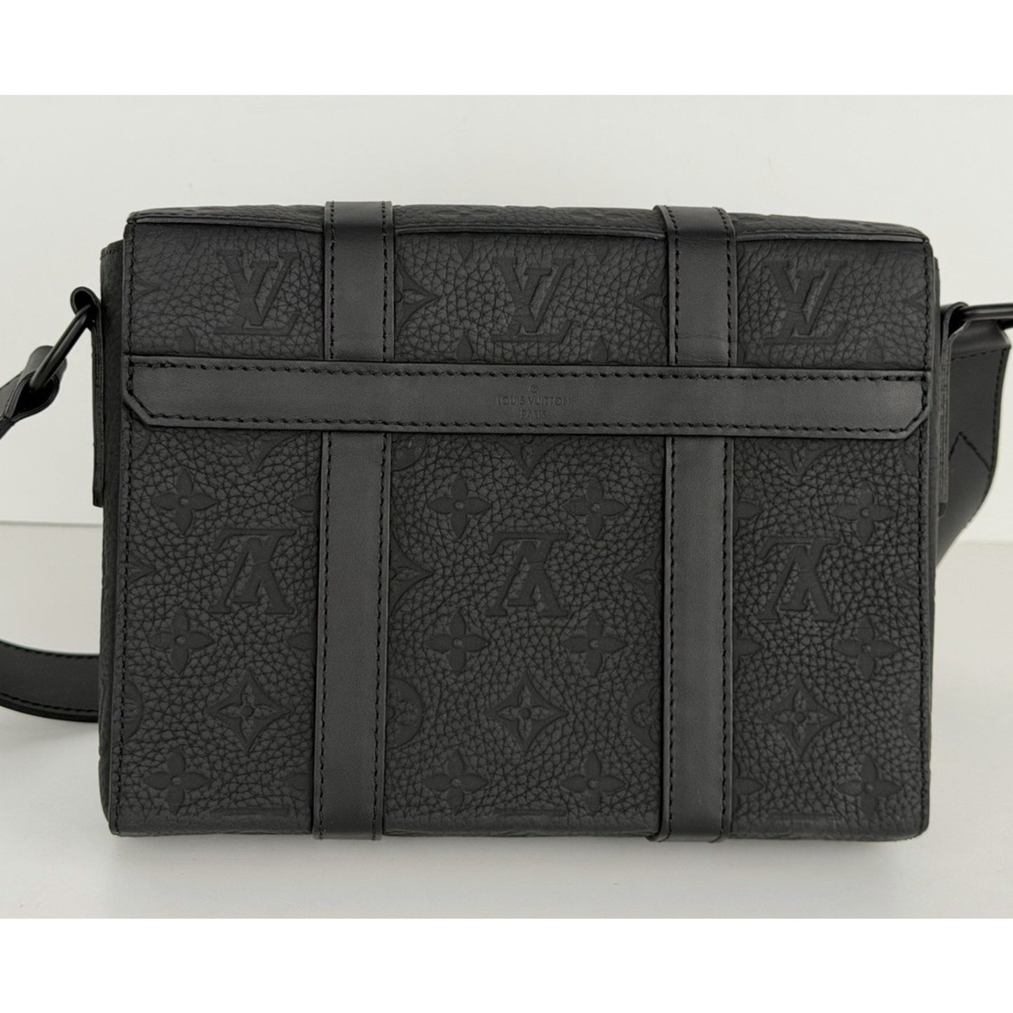 Louis Vuitton Taurillon Trunk Messenger Bag Black Leather Microchipped D5