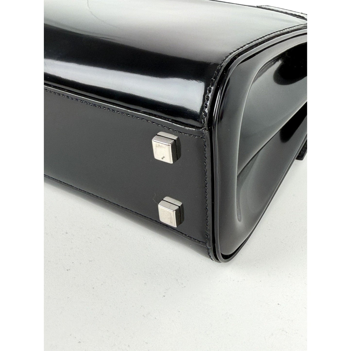 Saint Laurent Le Fermoir Small Top-Handle Bag in Black Spazzolato Leather S-03