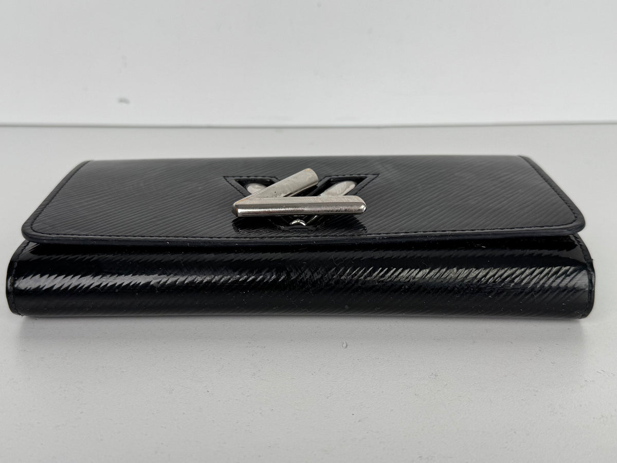 Louis Vuitton Twist Long Wallet in Black Epi Leather LV Twist-Lock Closure 2015 K3