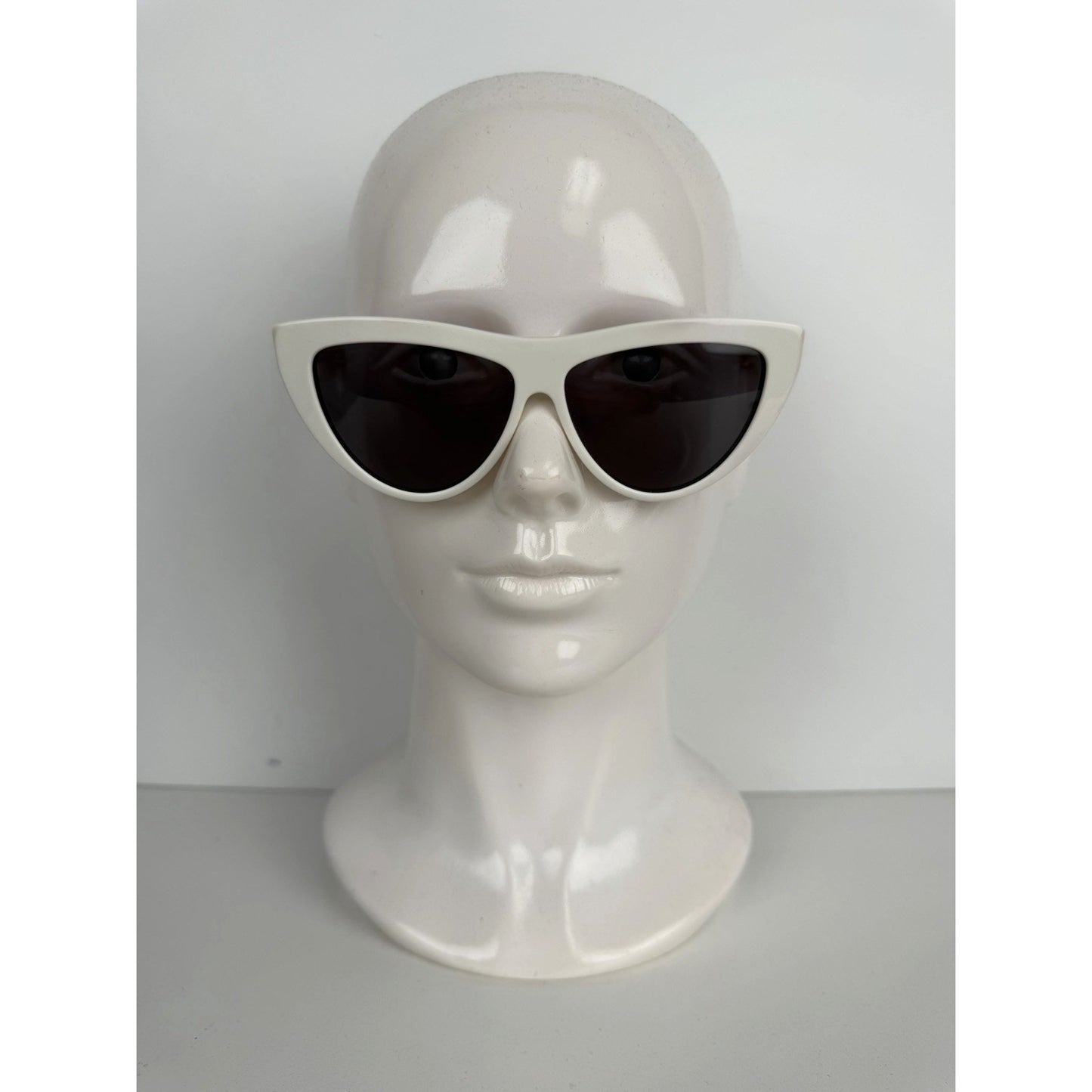 Bottega Veneta Cat-Eye Sunglasses White Acetate Frame Black Lenses K-1