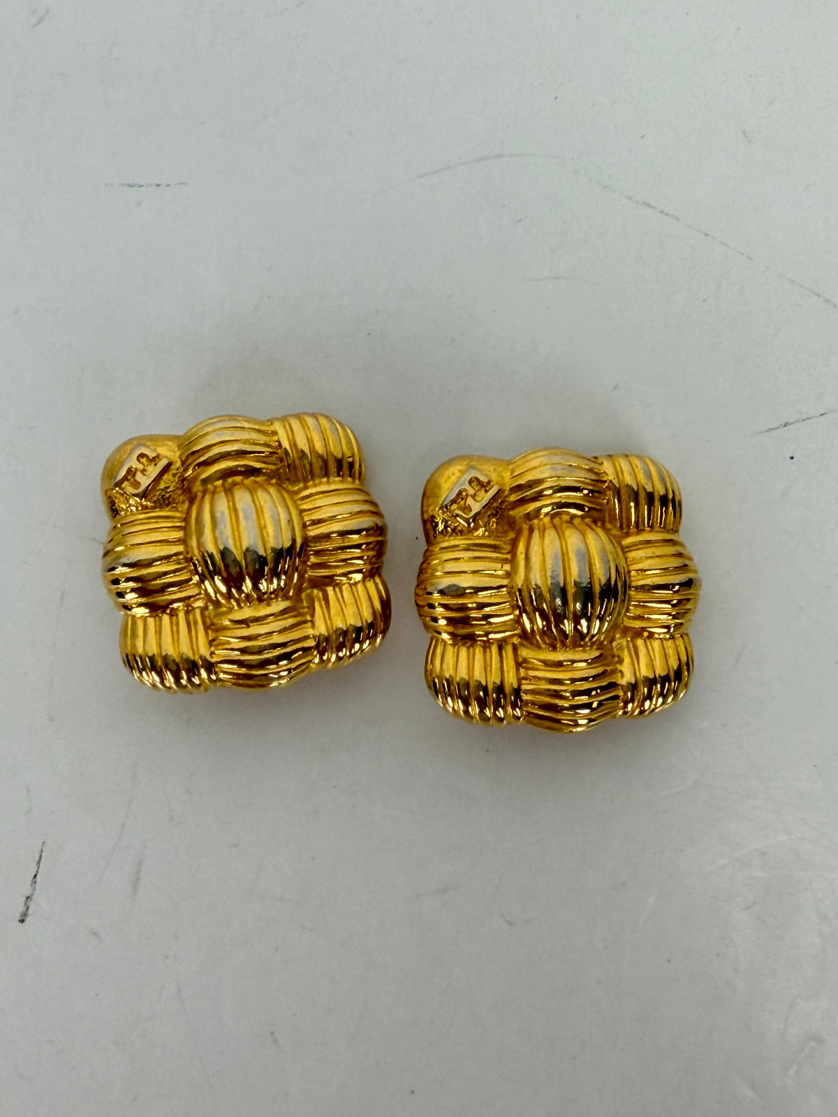 Fendi Basket-Weave Clip On Earrings in Gold-Tone Metal YK3
