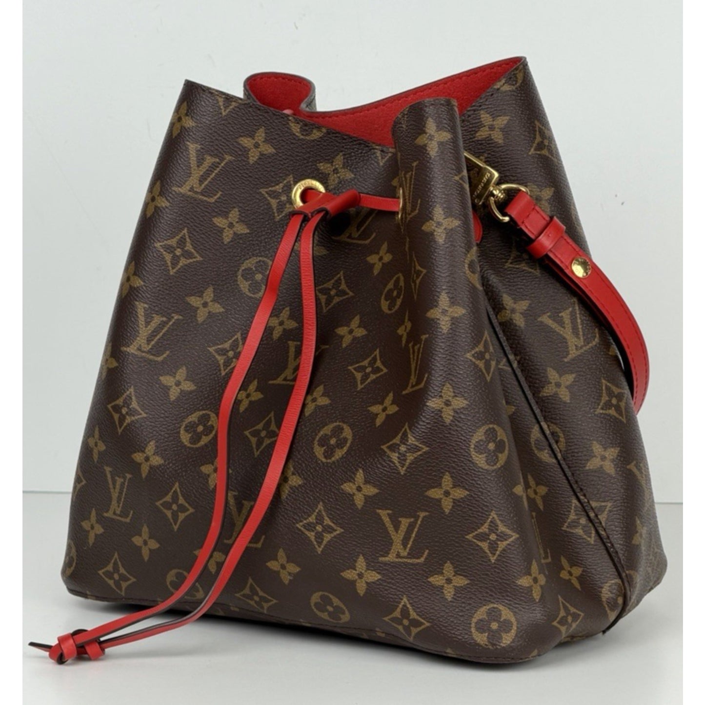 Louis Vuitton NeoNoe MM Bucket Bag in Monogram Coated Canvas 2017 L-4