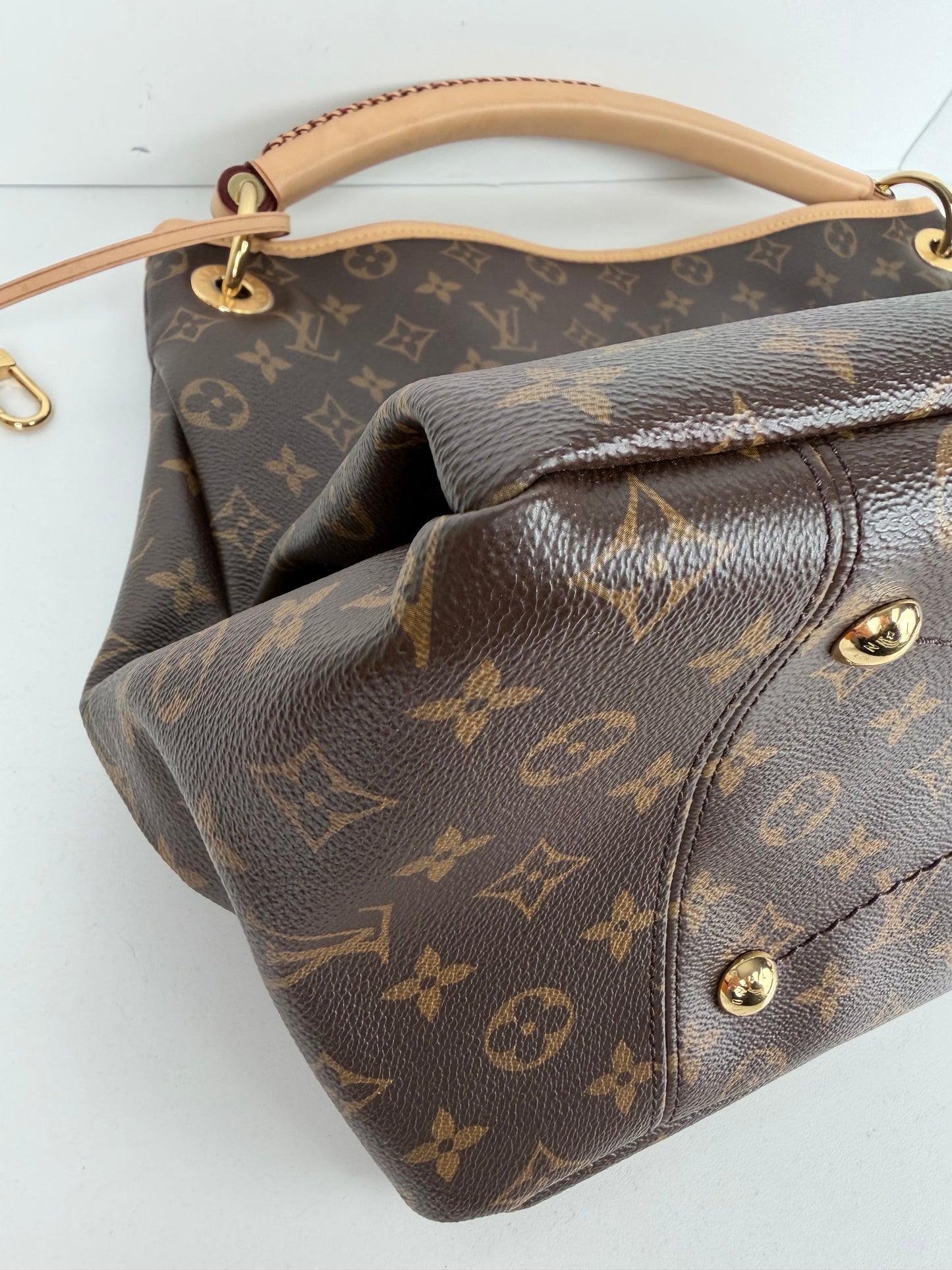 Louis Vuitton Artsy MM Handbag in Brown LV Monogram Coated Canvas YD-4
