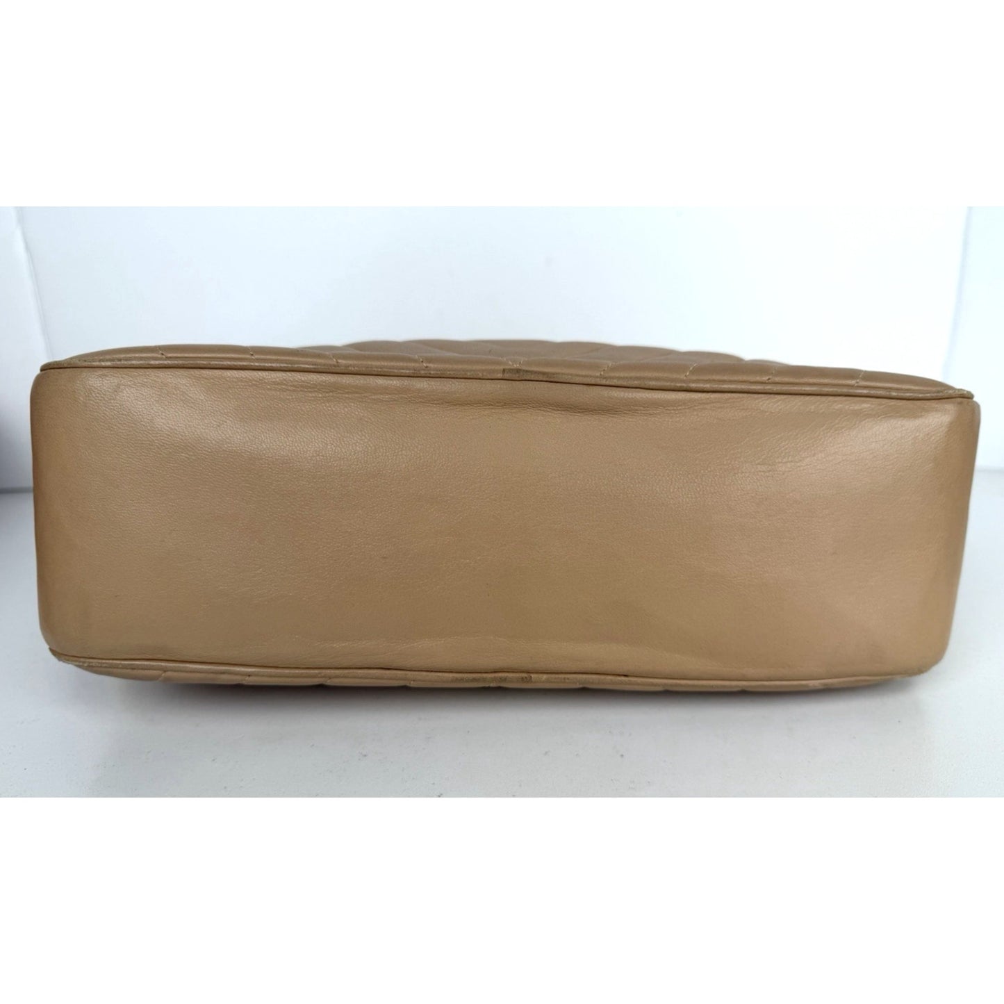 Chanel Chevron Camera Shoulder Bag Vintage in Beige Leather 1989 – 1991 S04