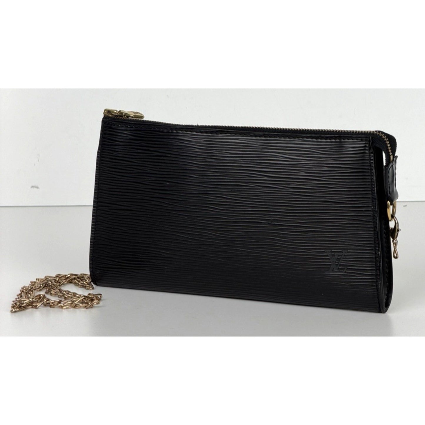 Louis Vuitton Pochette Accessoires Bag in Black Epi Leather Vintage 2000 S-09