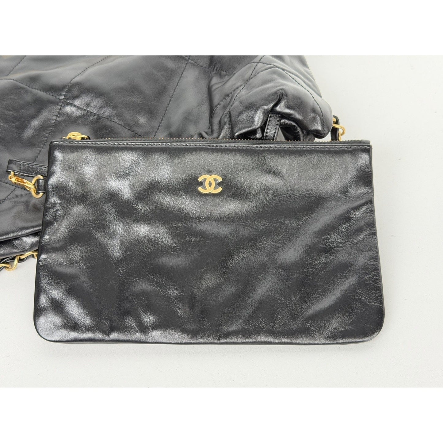 Chanel 22 Medium Handbag in Black Quilted Calfskin Leather NFC B2