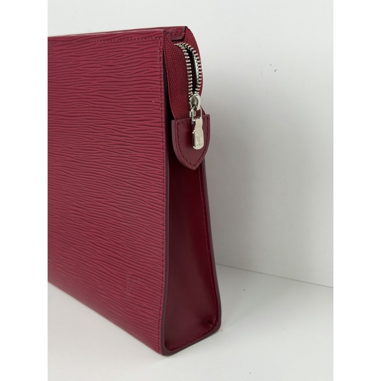 Louis Vuitton Toiletry Pouch 26 Fuchsia Leather & Silver-tone Zipper 2018 K1