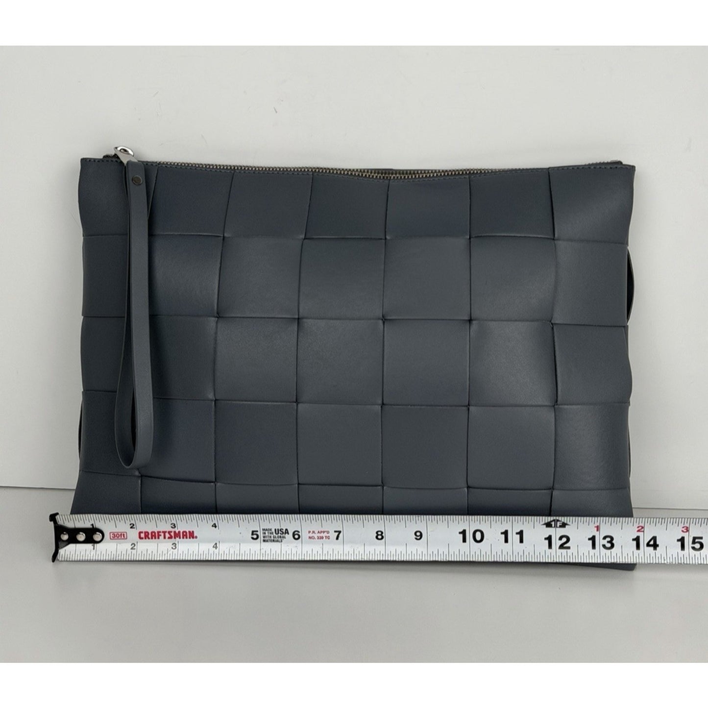 Bottega Veneta Grey Cassette Intrecciato Zip Pouch in Gray Leather S09