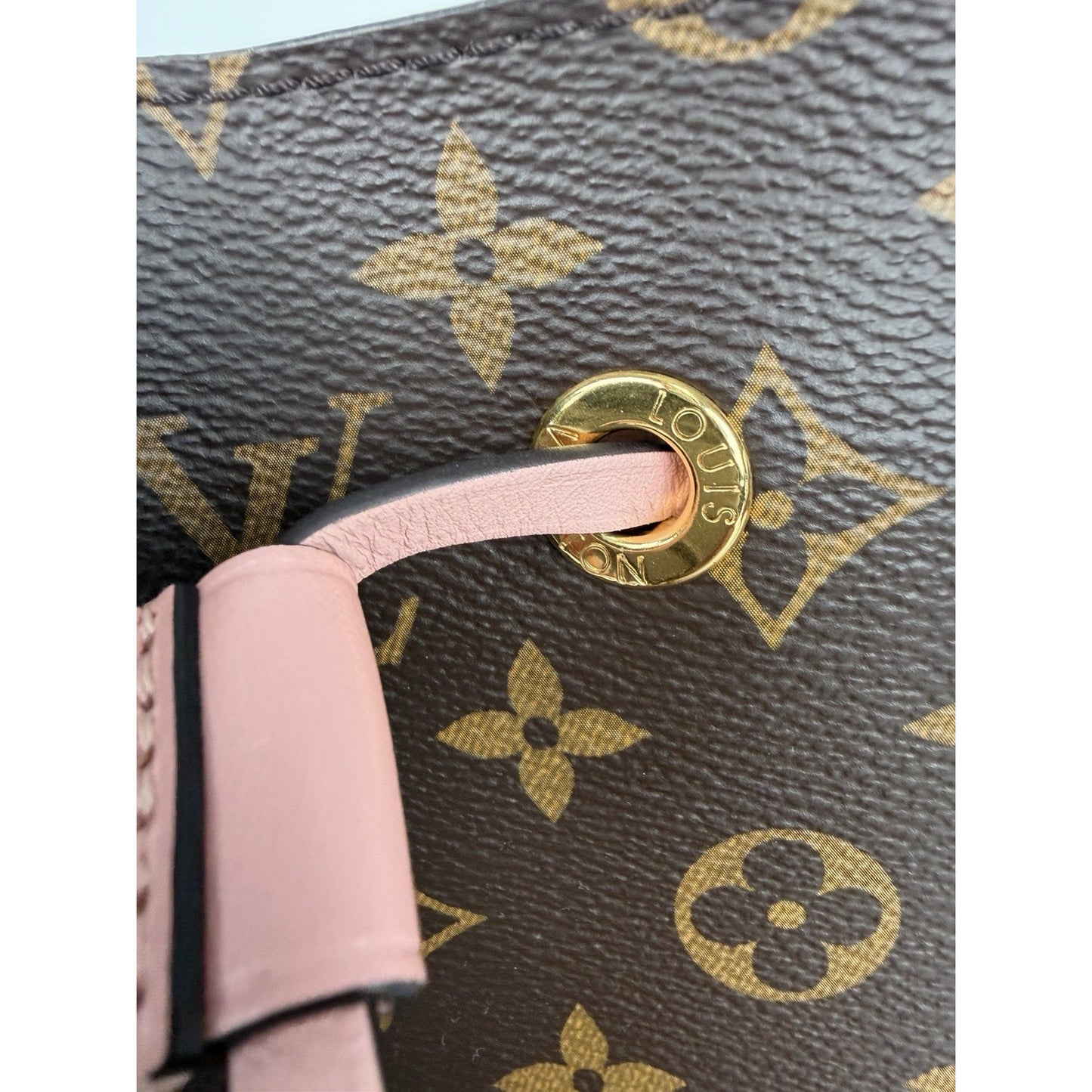 Louis Vuitton NéoNoé MM Bag Brown Monogram Canvas & Rose Poudre Leather 2018 F1