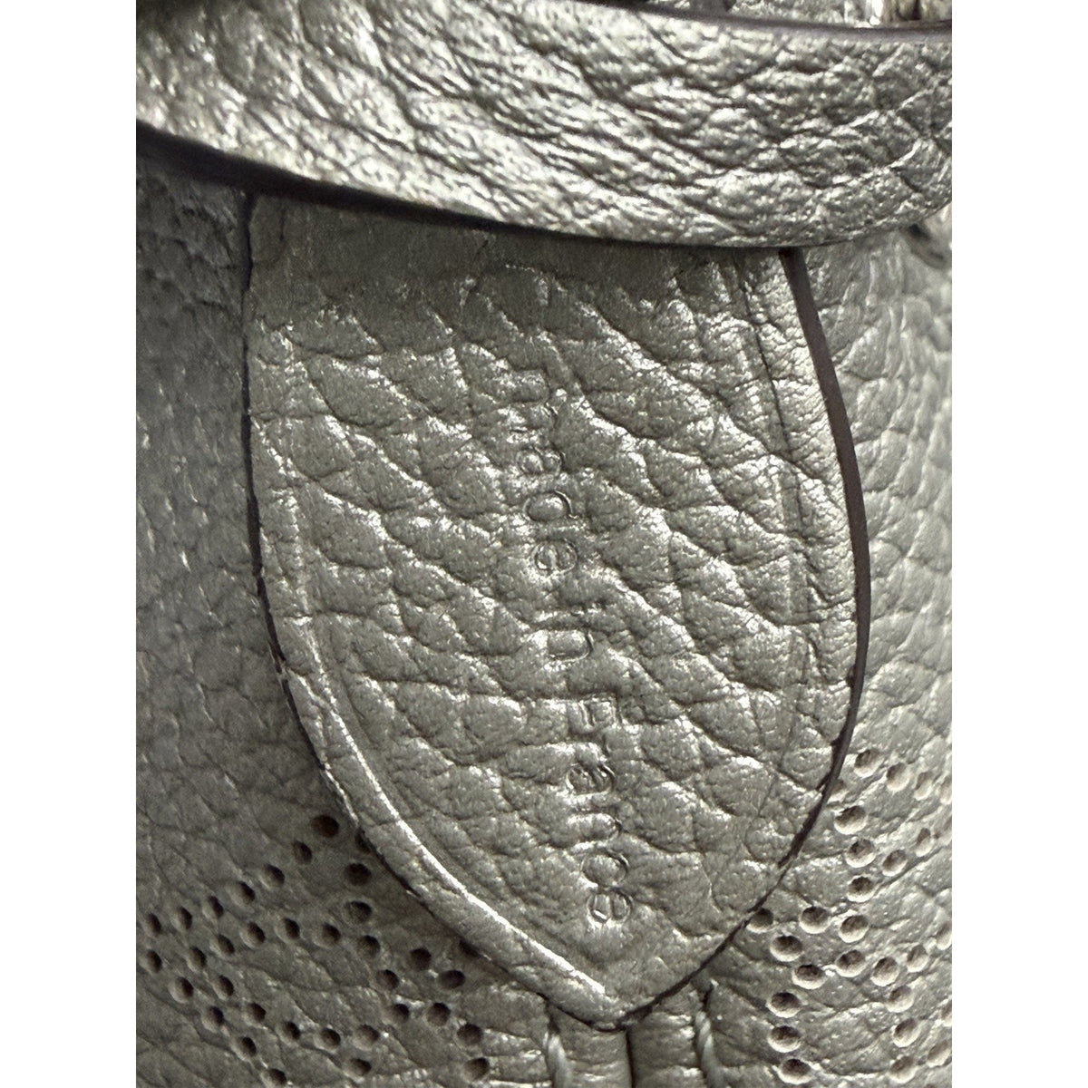 Louis Vuitton Bella Drawstring Medium Bucket Bag in Silver Mahina Leather NFC D8