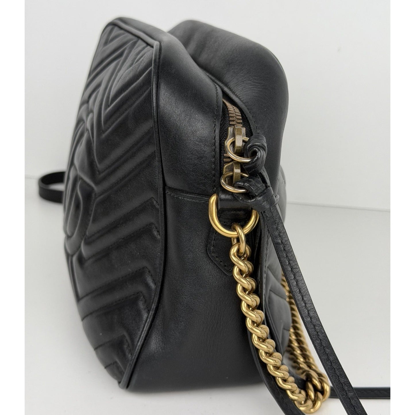 Gucci GG Marmont Matelasse Shoulder Bag Medium Black Leather Chevron Pattern S16
